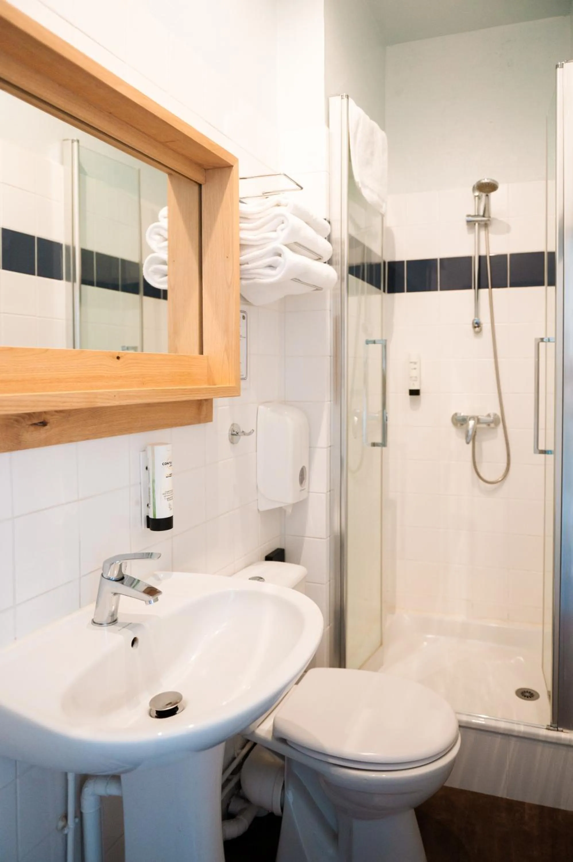 Shower in Hôtel Bellevue