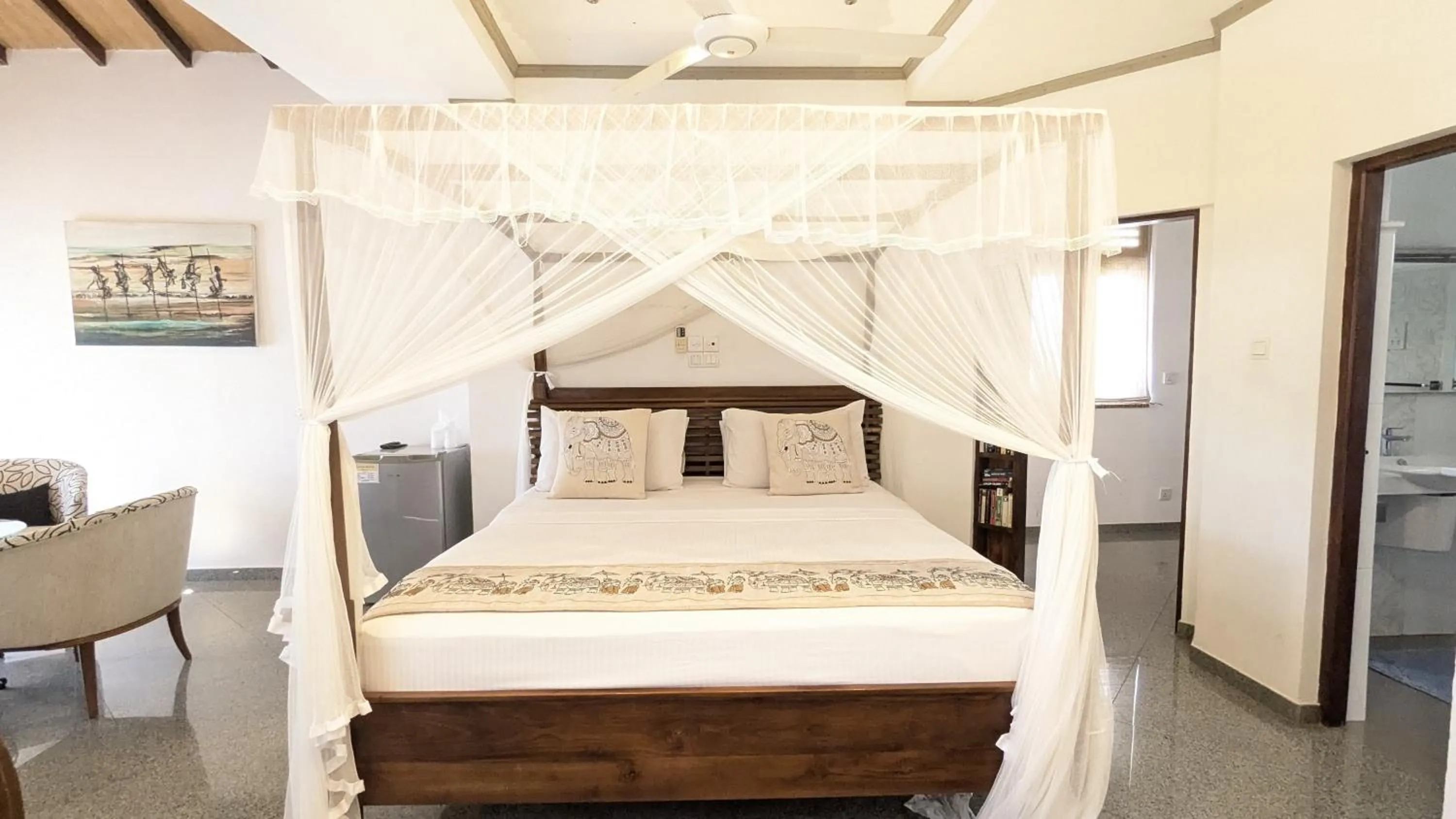 Property building, Bed in Suriya Arana