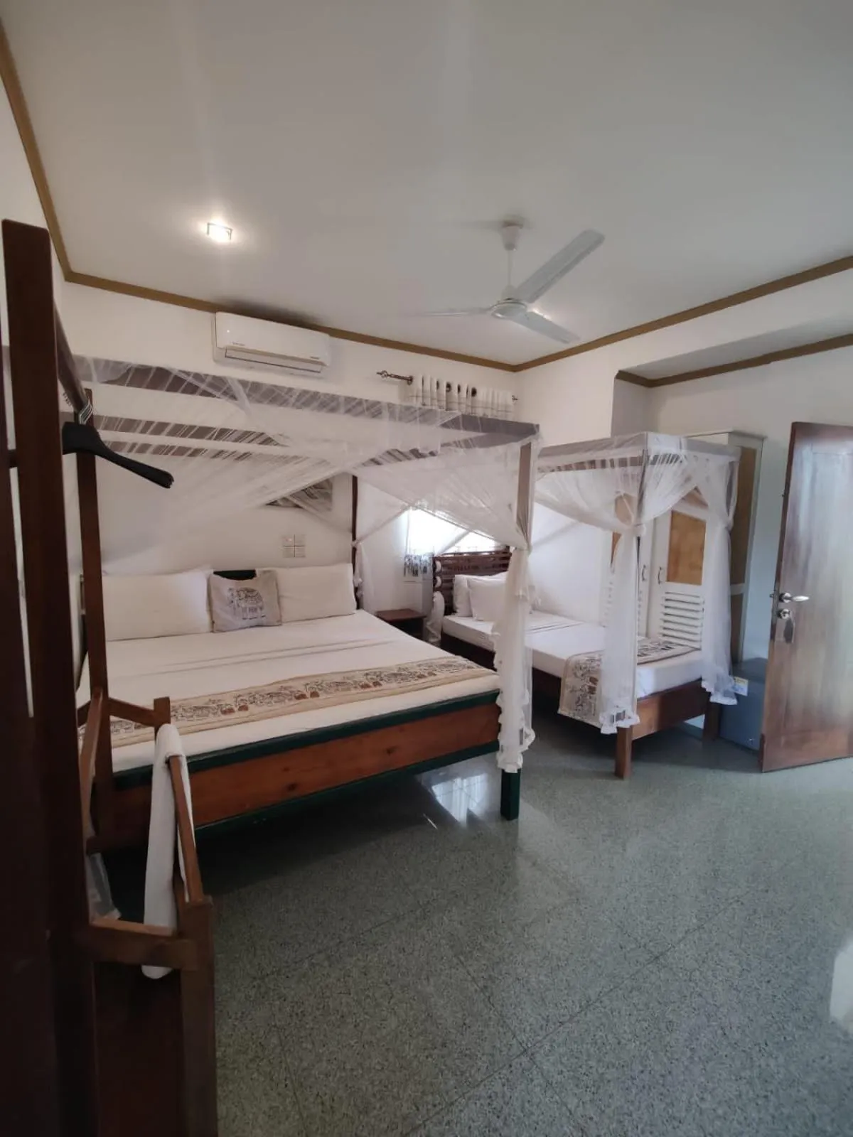 Photo of the whole room, Bed in Suriya Arana