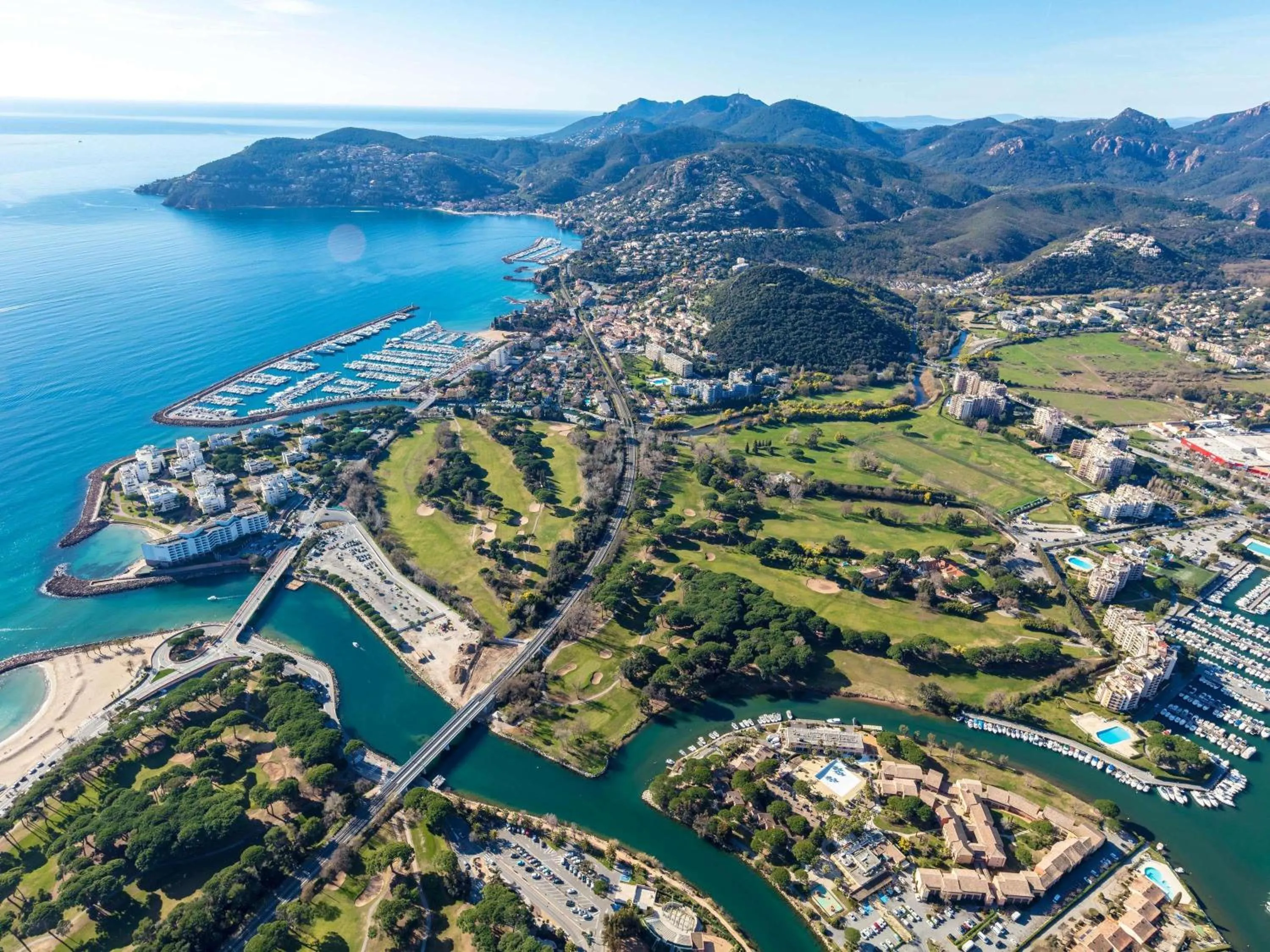 Golfcourse in Pullman Cannes Mandelieu