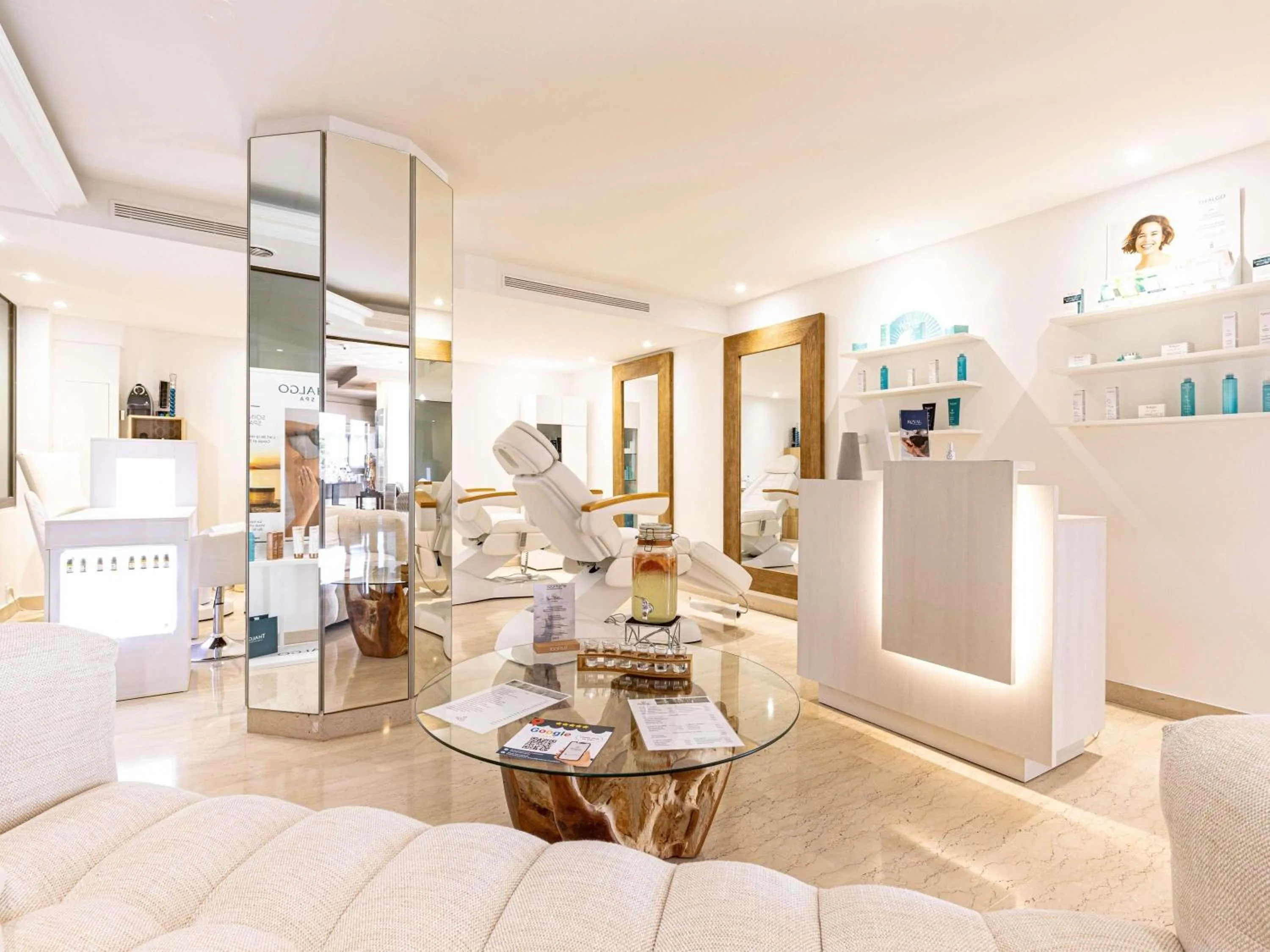 Property building in Pullman Cannes Mandelieu