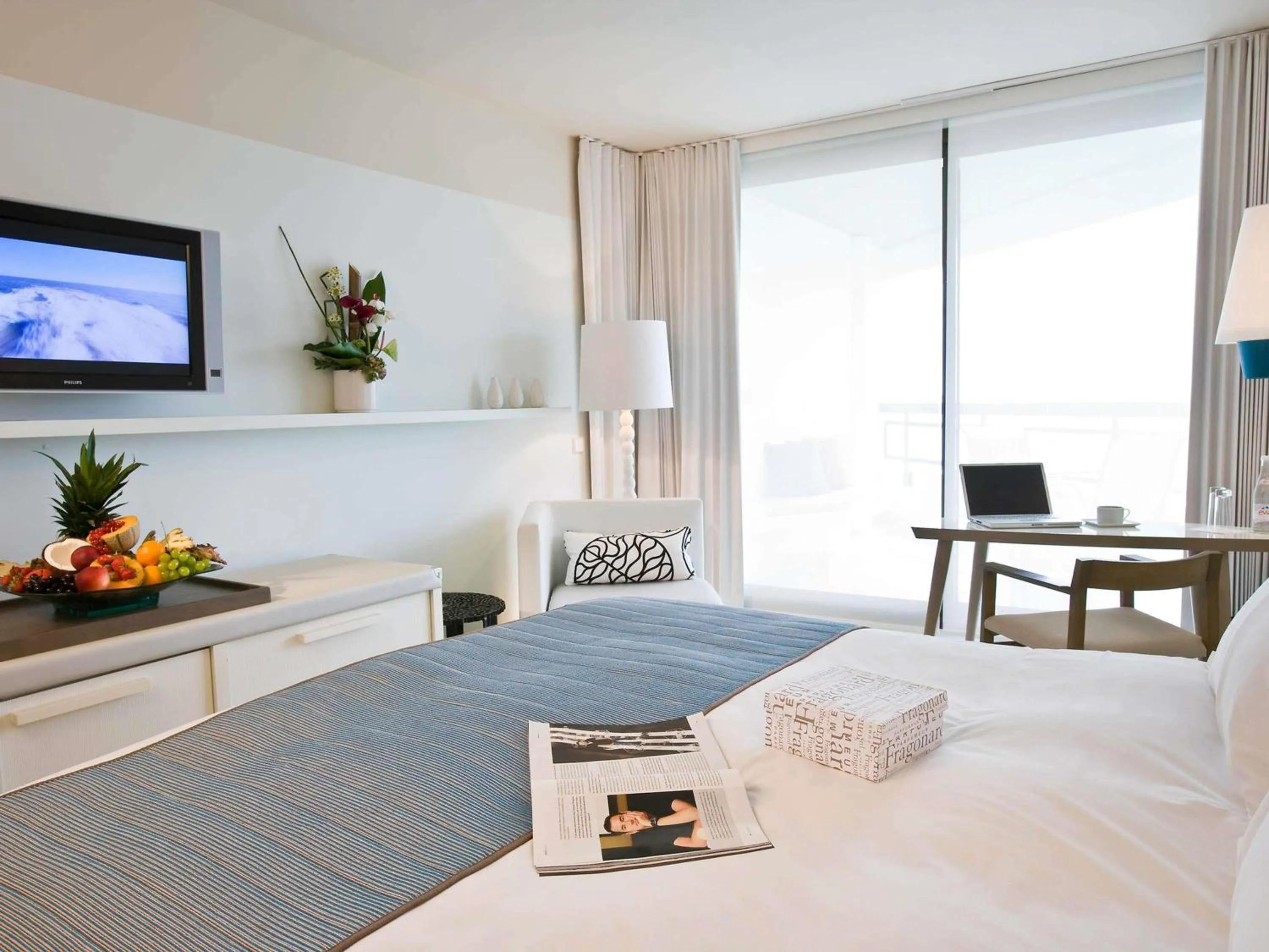 Bedroom, Bed in Pullman Cannes Mandelieu