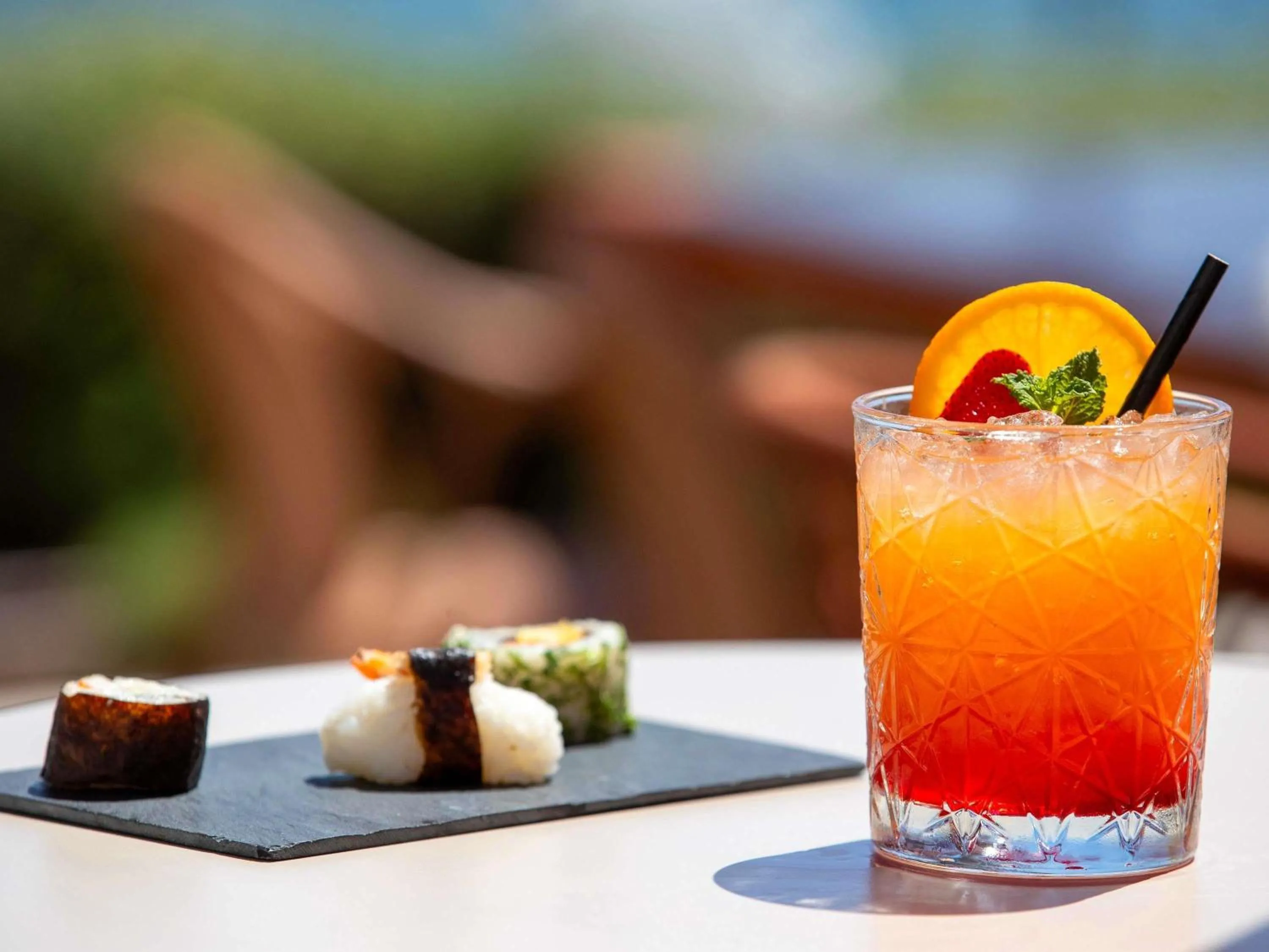 Lounge or bar in Pullman Cannes Mandelieu