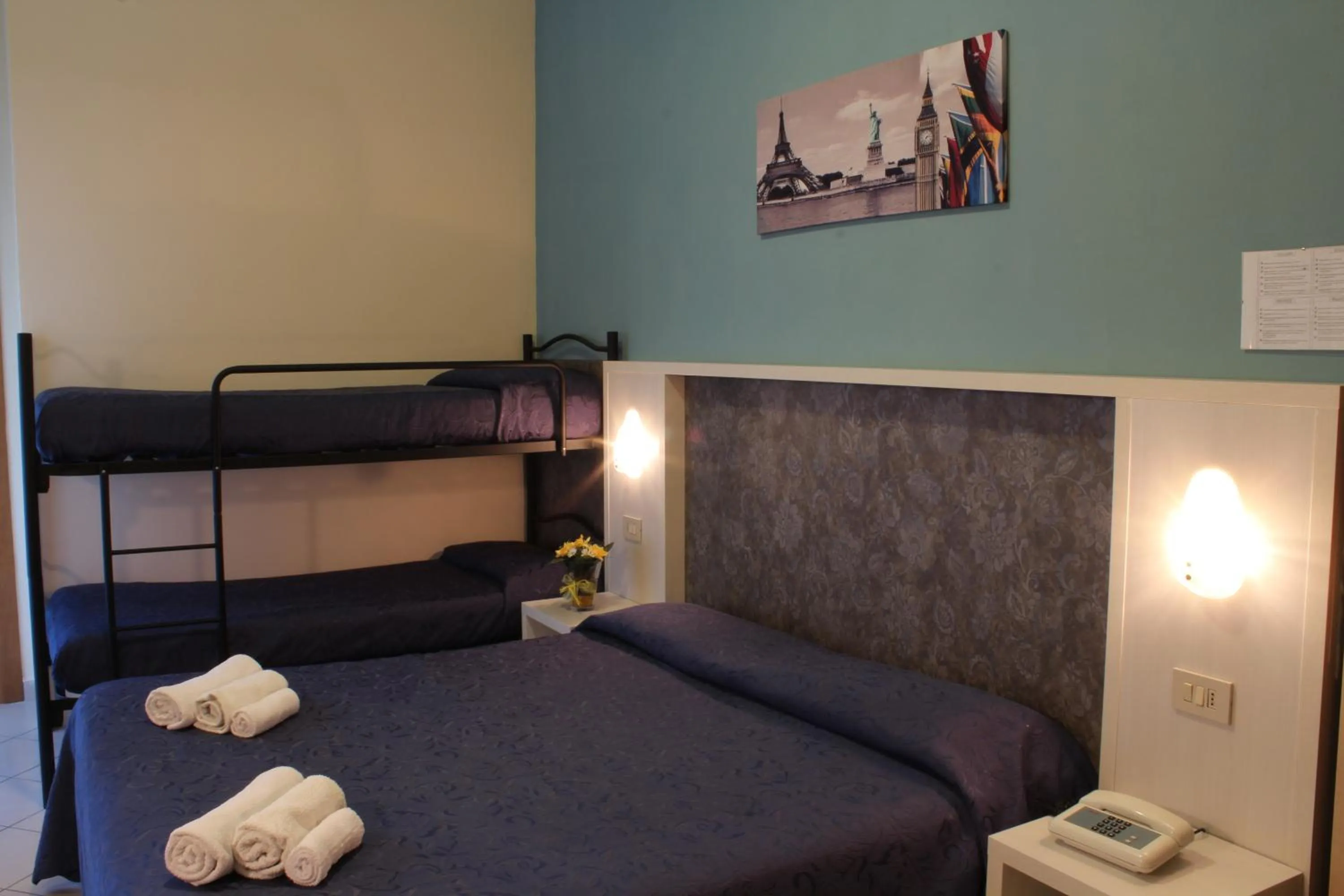 Bedroom, Bed in Hotel Senyor