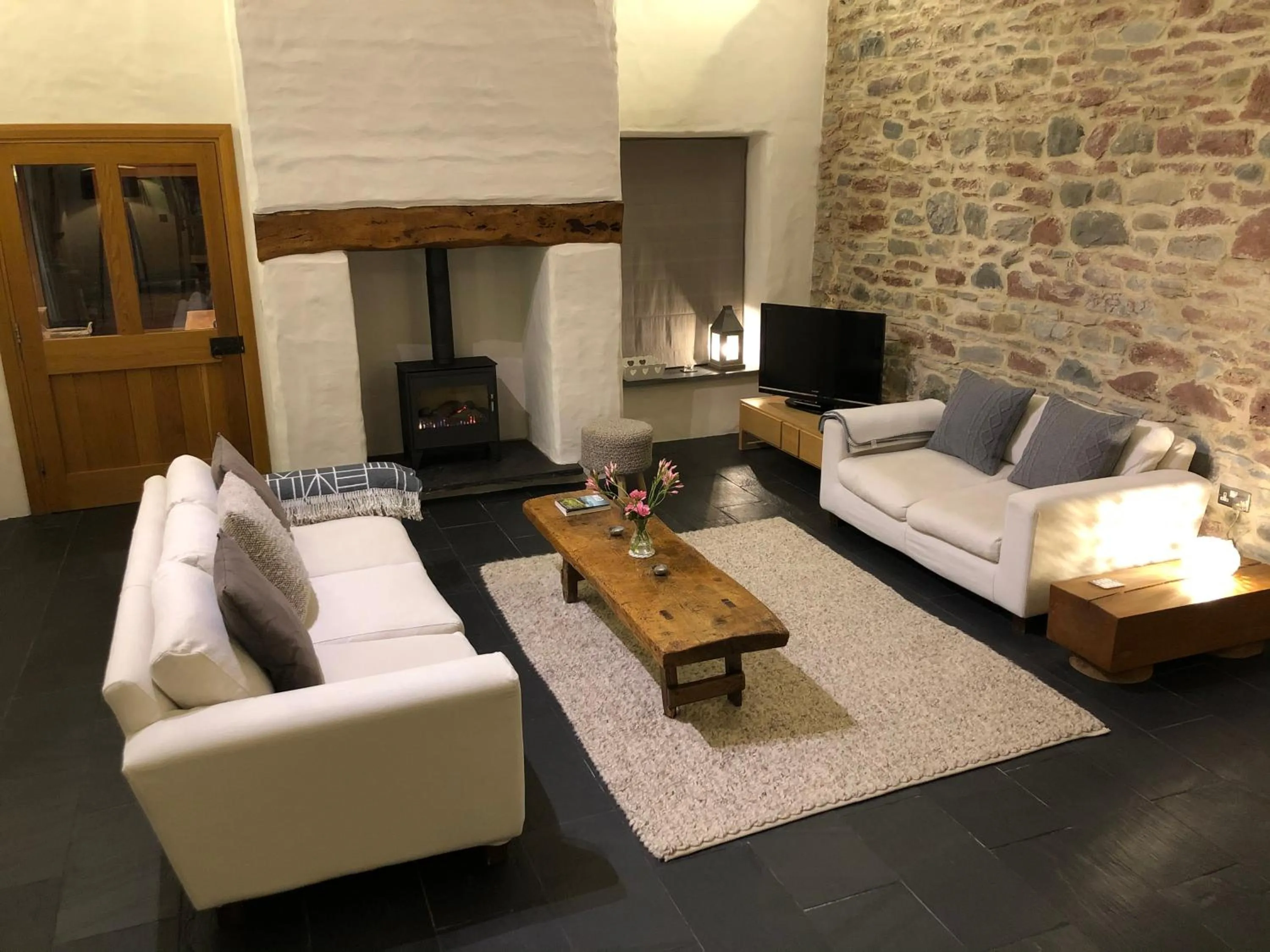 Dan y Graig Barn, Carmarthen