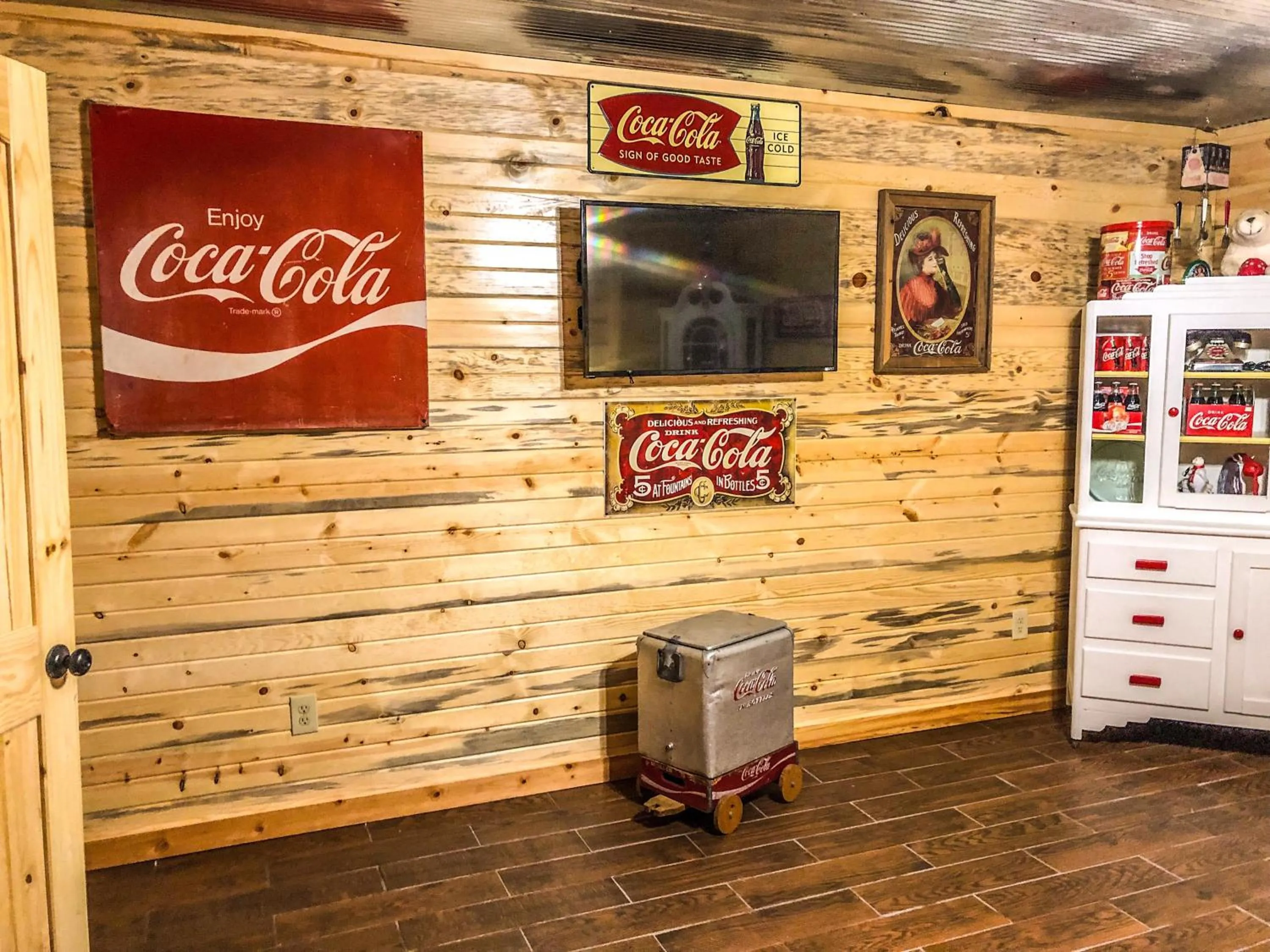 Samantha's Timber Inn