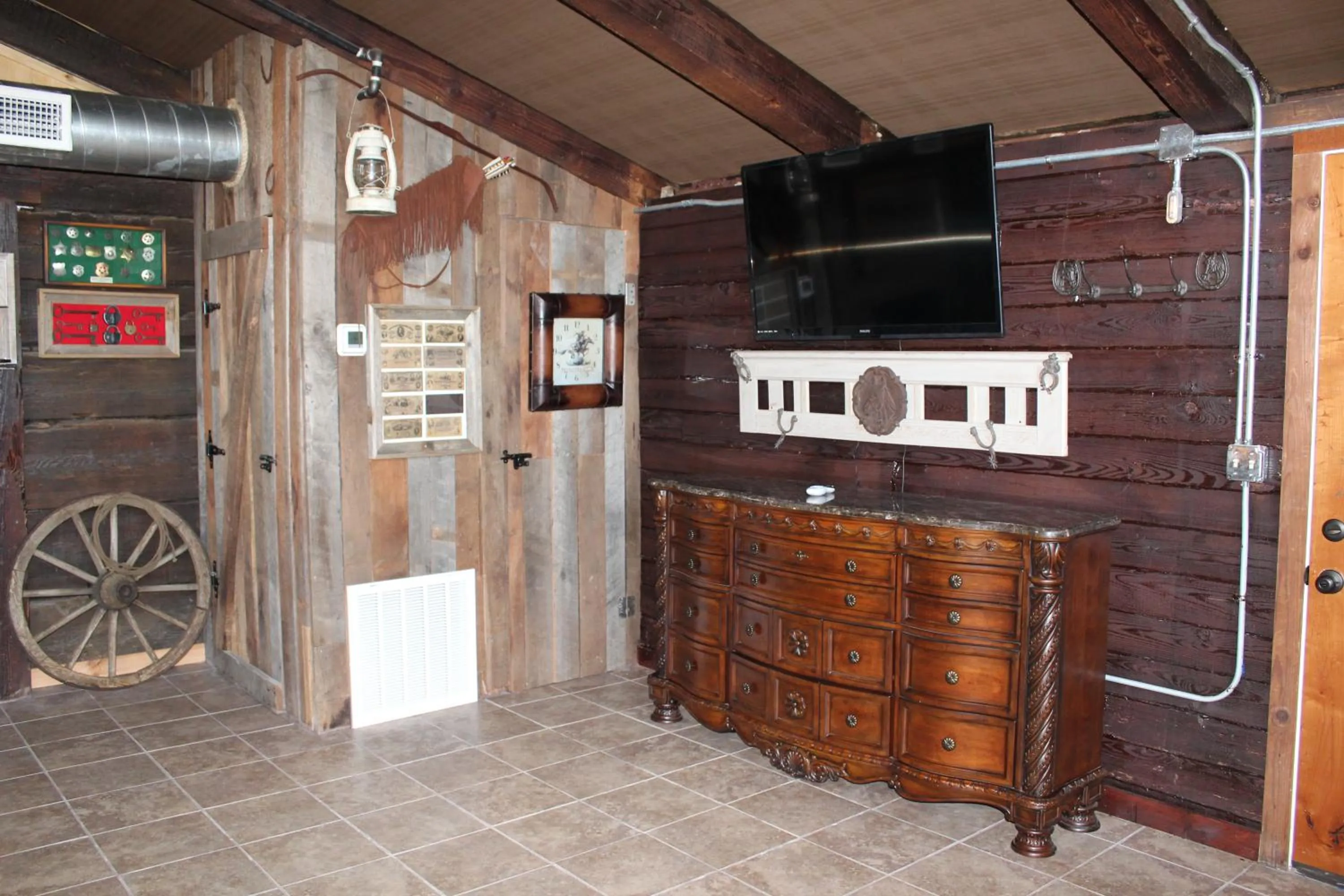 Samantha's Timber Inn