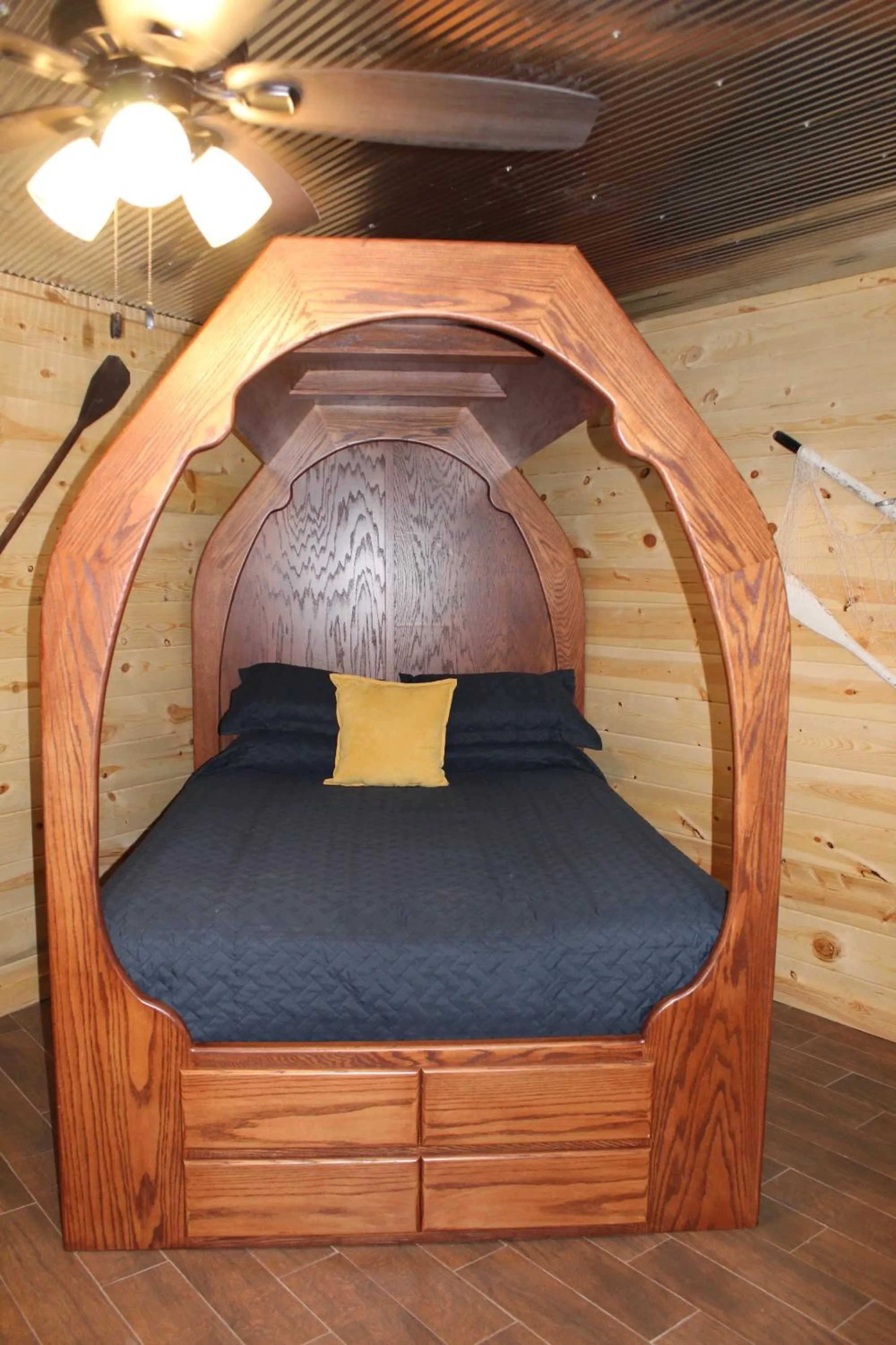 Bedroom in Samantha's Timber Inn