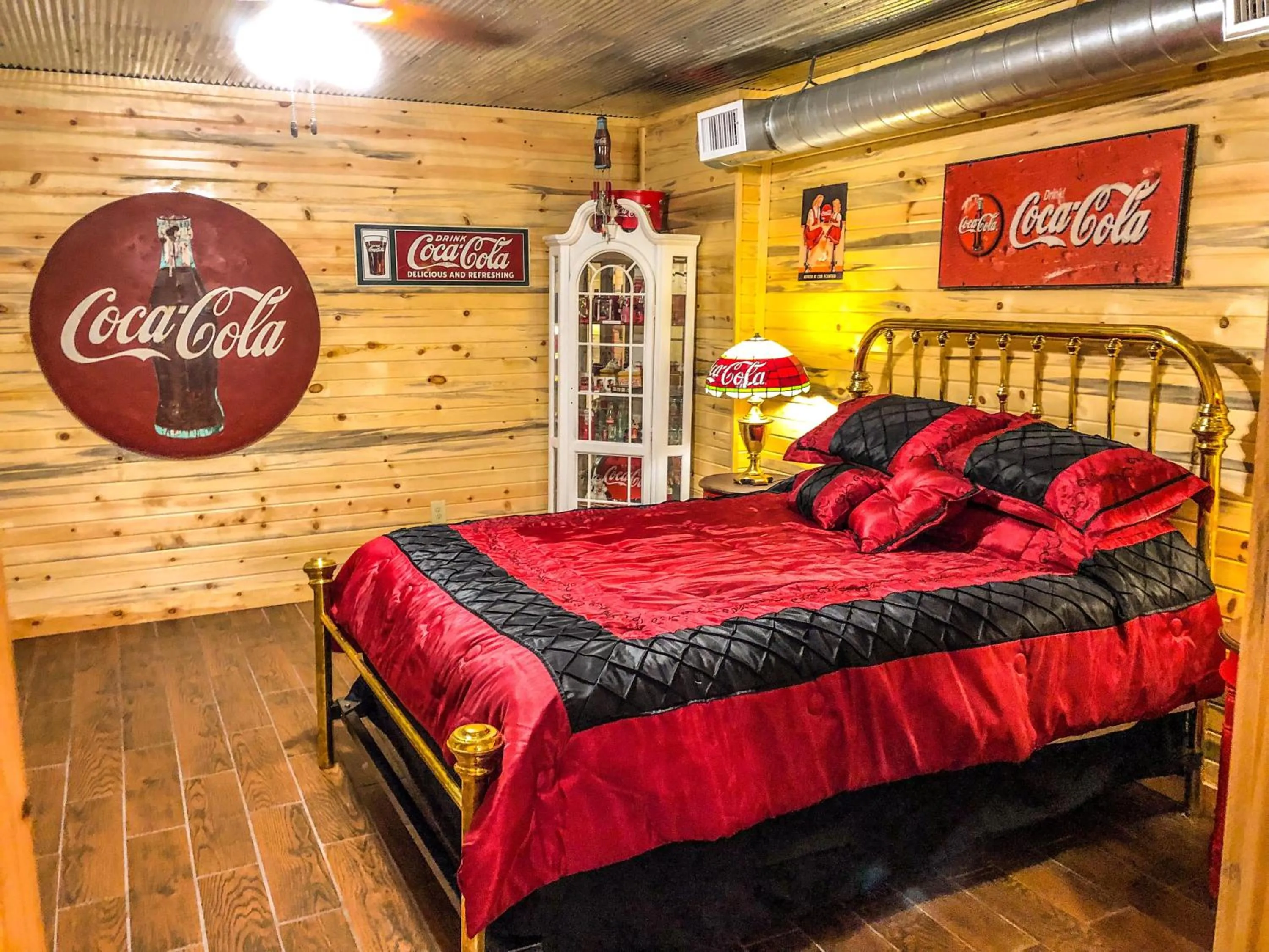 Samantha's Timber Inn