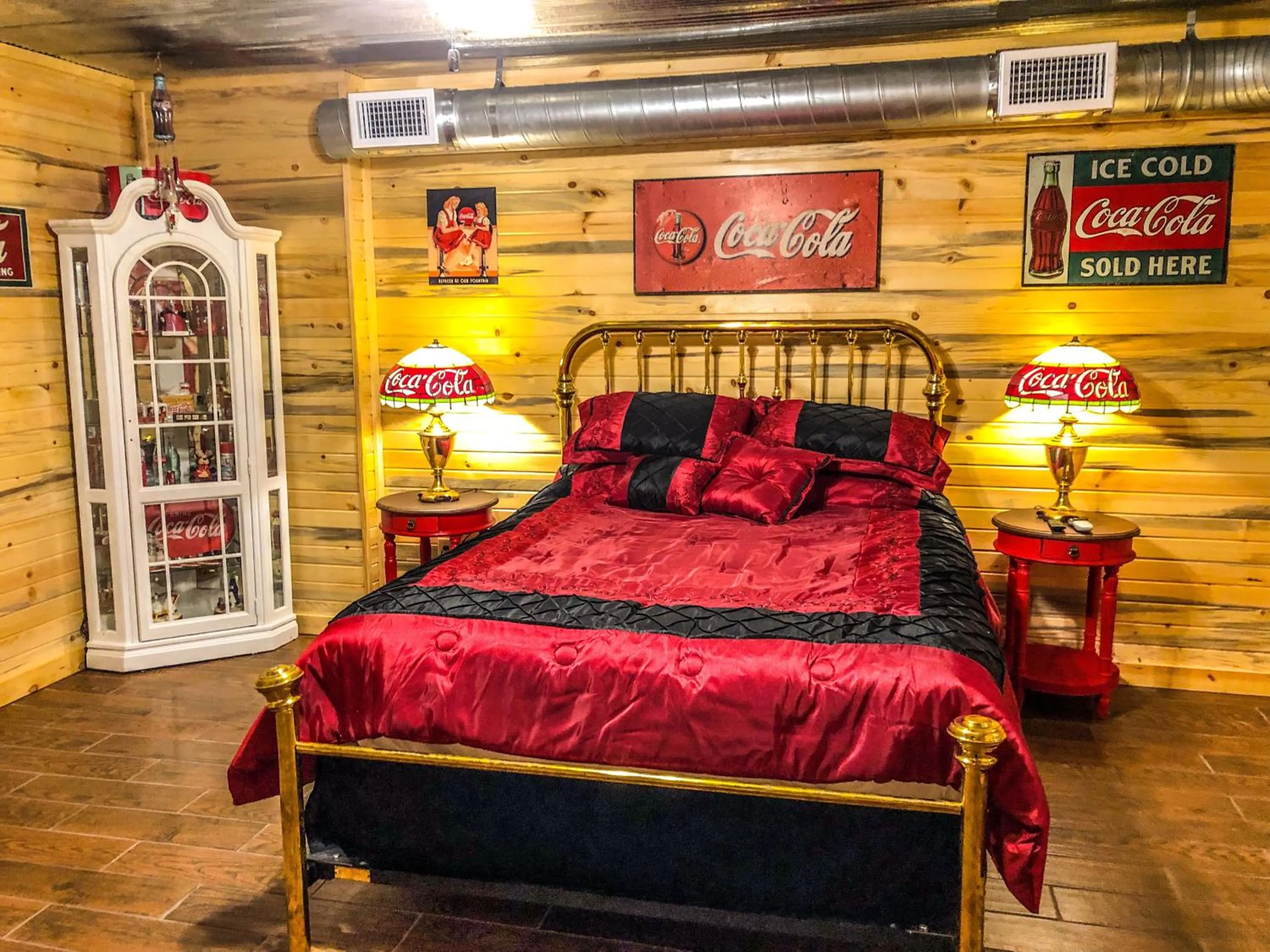 Samantha's Timber Inn