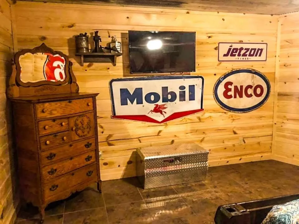 Samantha's Timber Inn