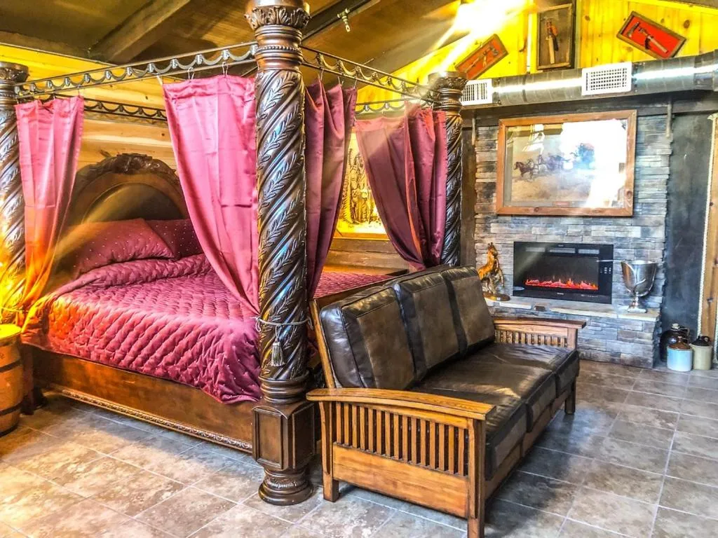 Samantha's Timber Inn