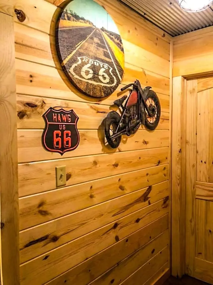 Samantha's Timber Inn