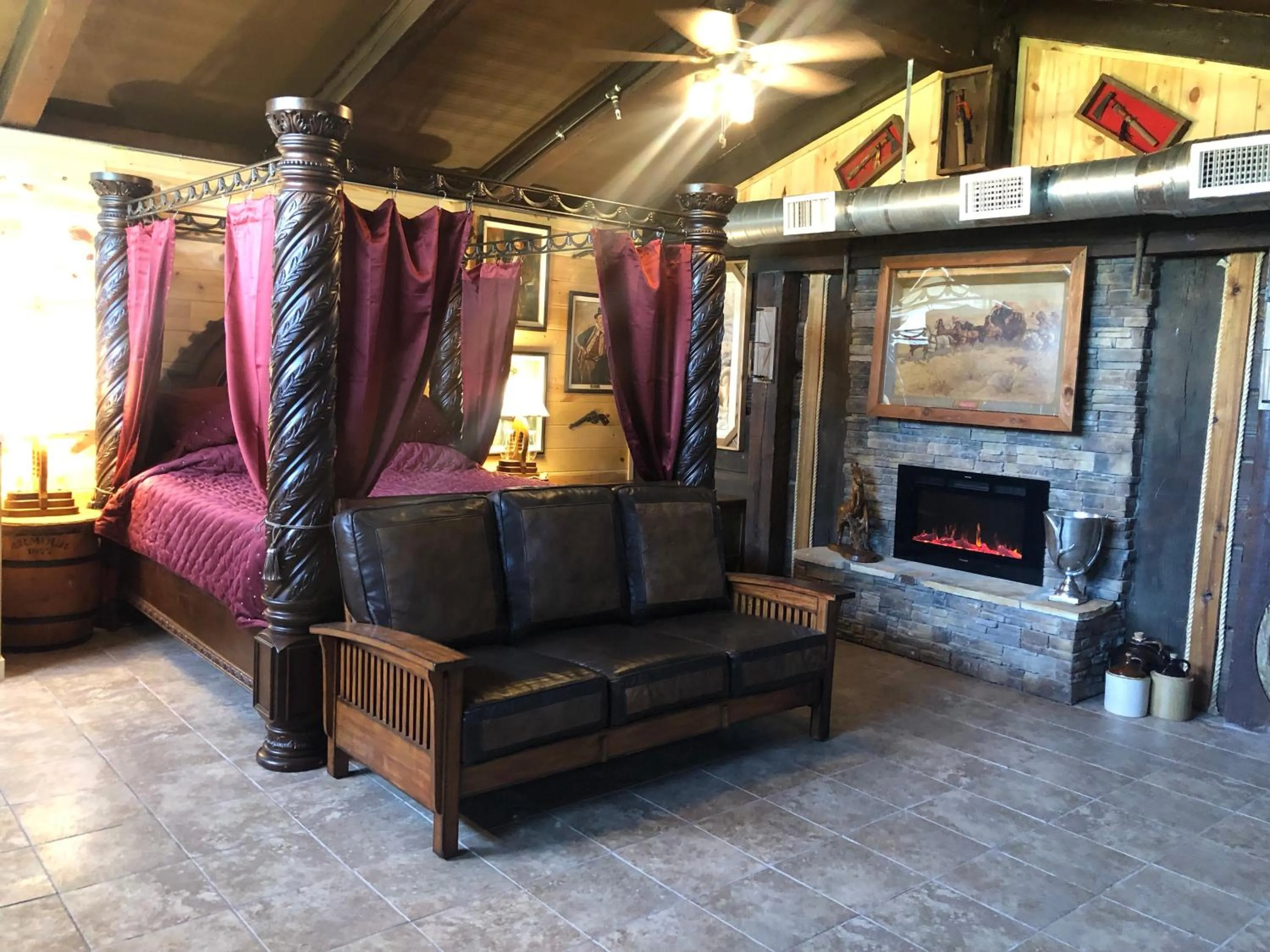 Samantha's Timber Inn