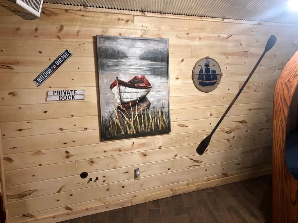 Bedroom in Samantha's Timber Inn