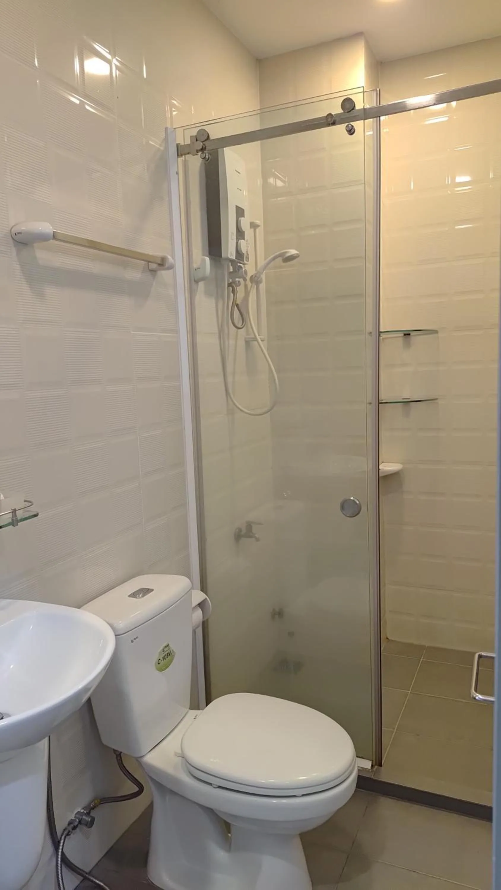 Toilet in Long Hostel