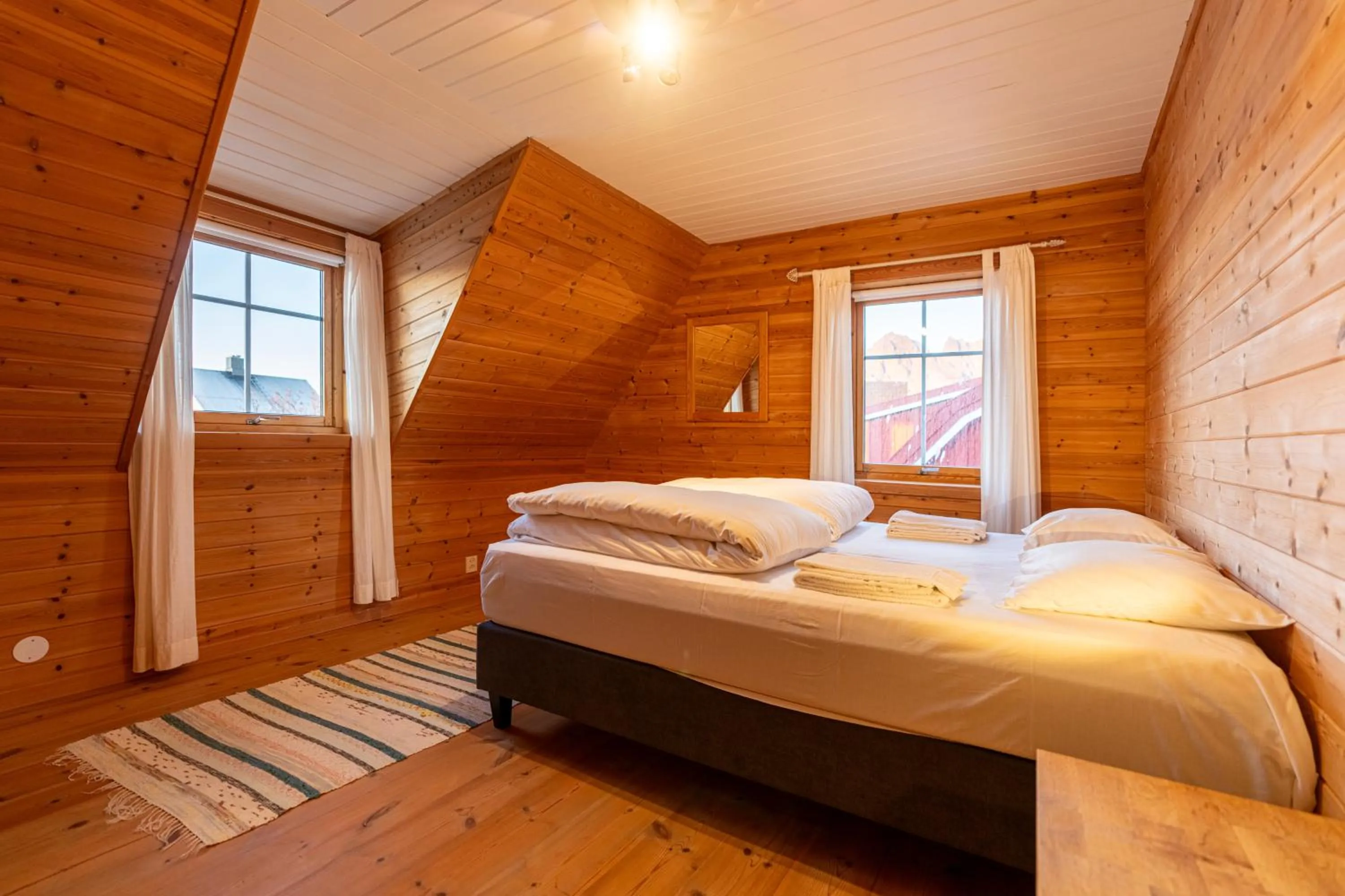 Bedroom, Bed in Henningsvær Rorbuer