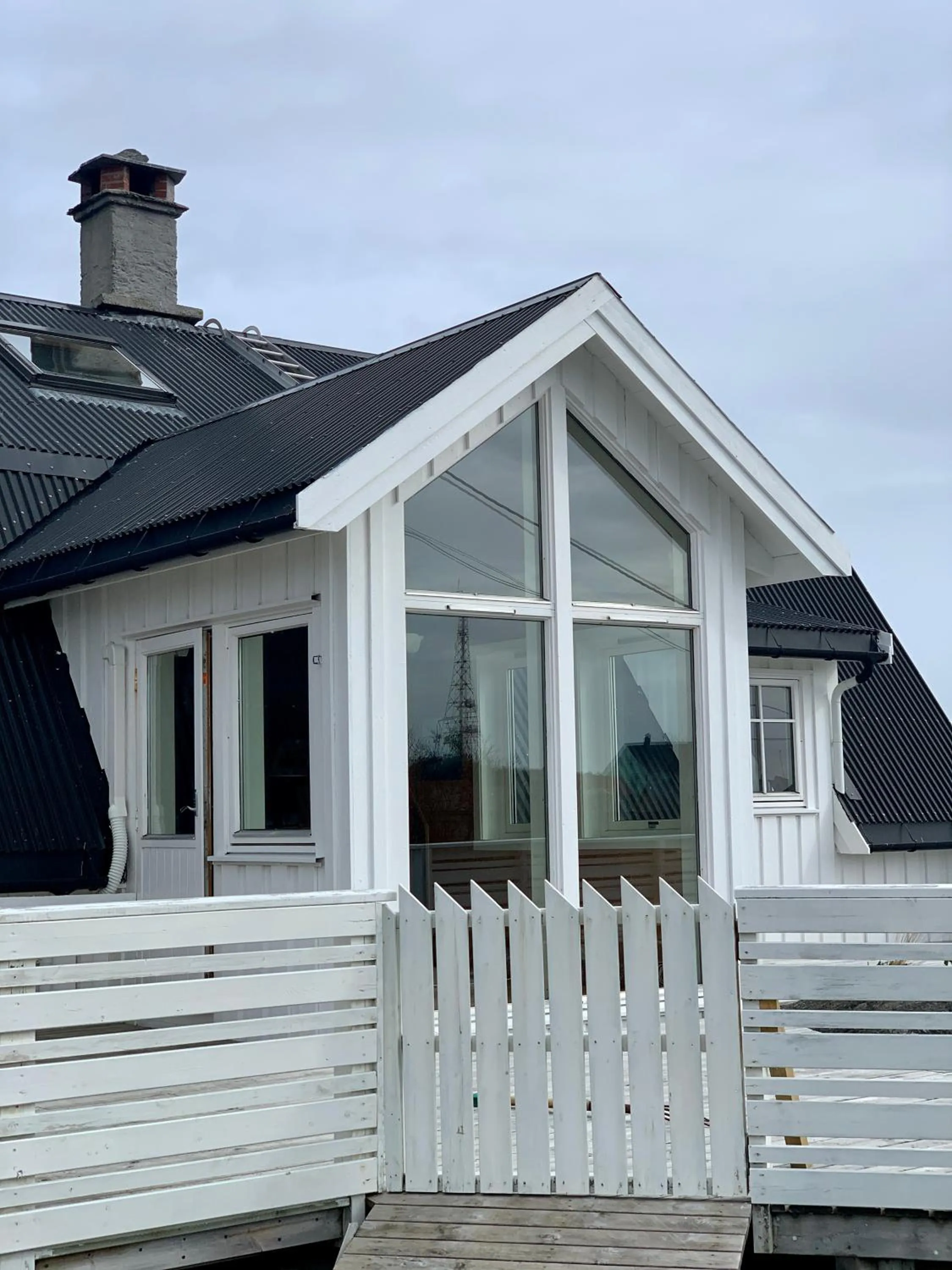 Facade/entrance in Henningsvær Rorbuer