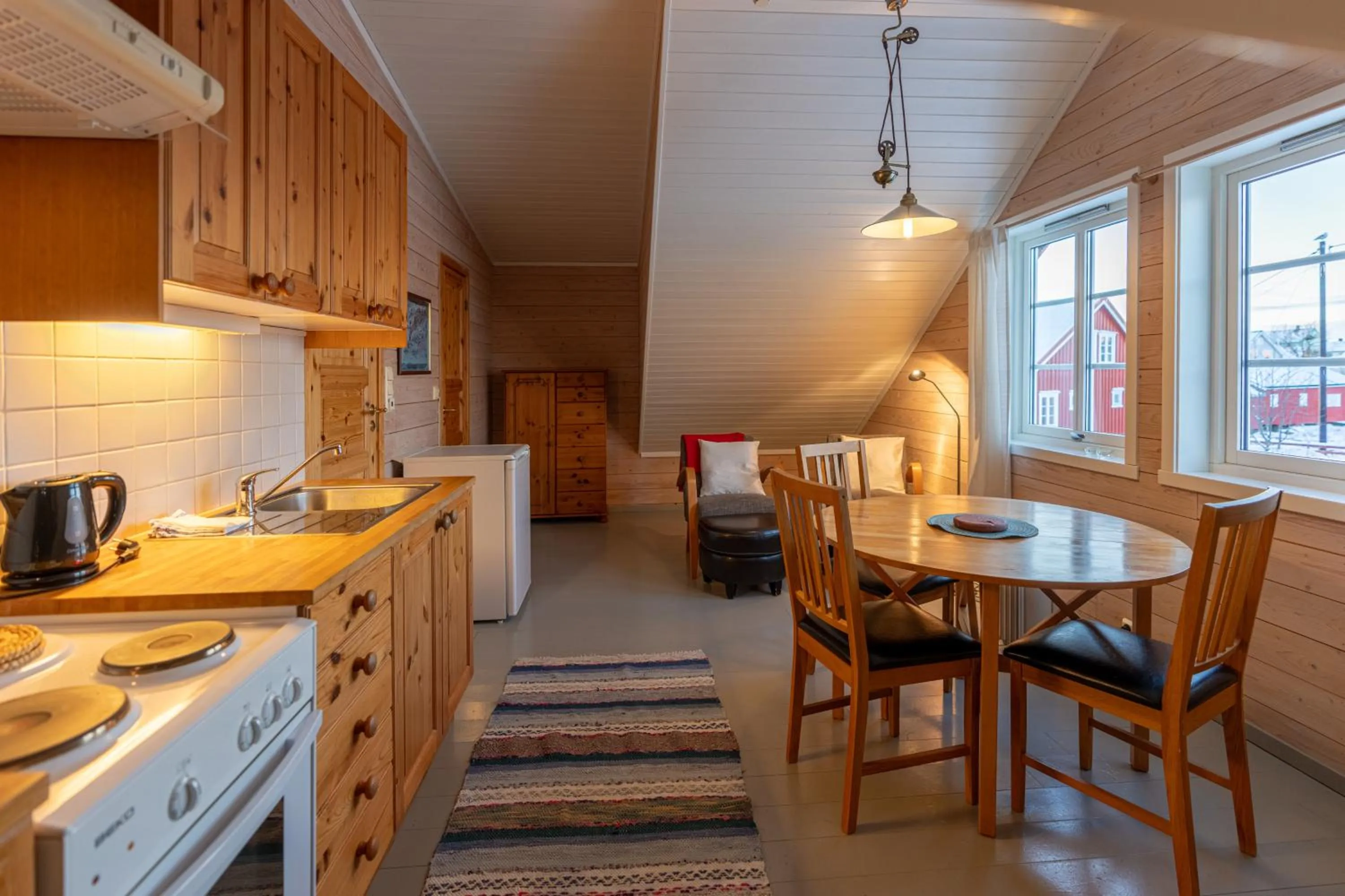Kitchen or kitchenette in Henningsvær Rorbuer