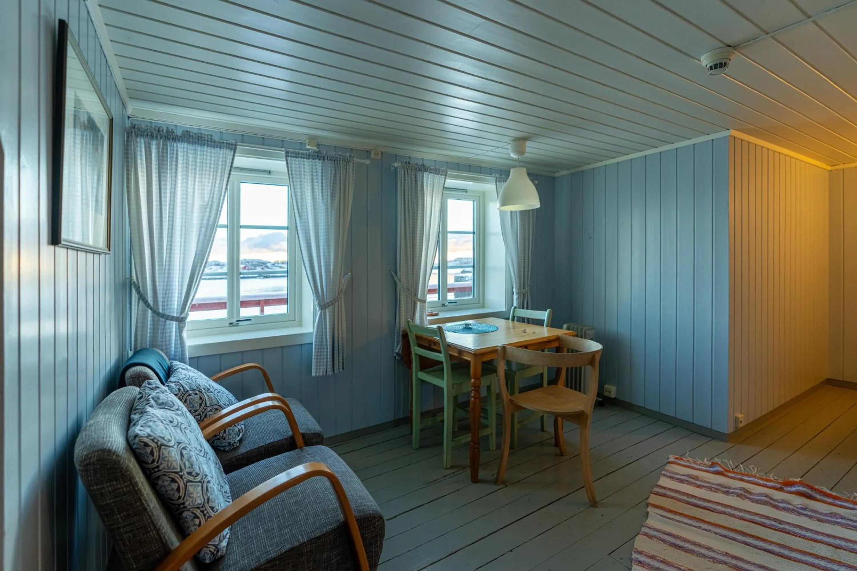Living room in Henningsvær Rorbuer