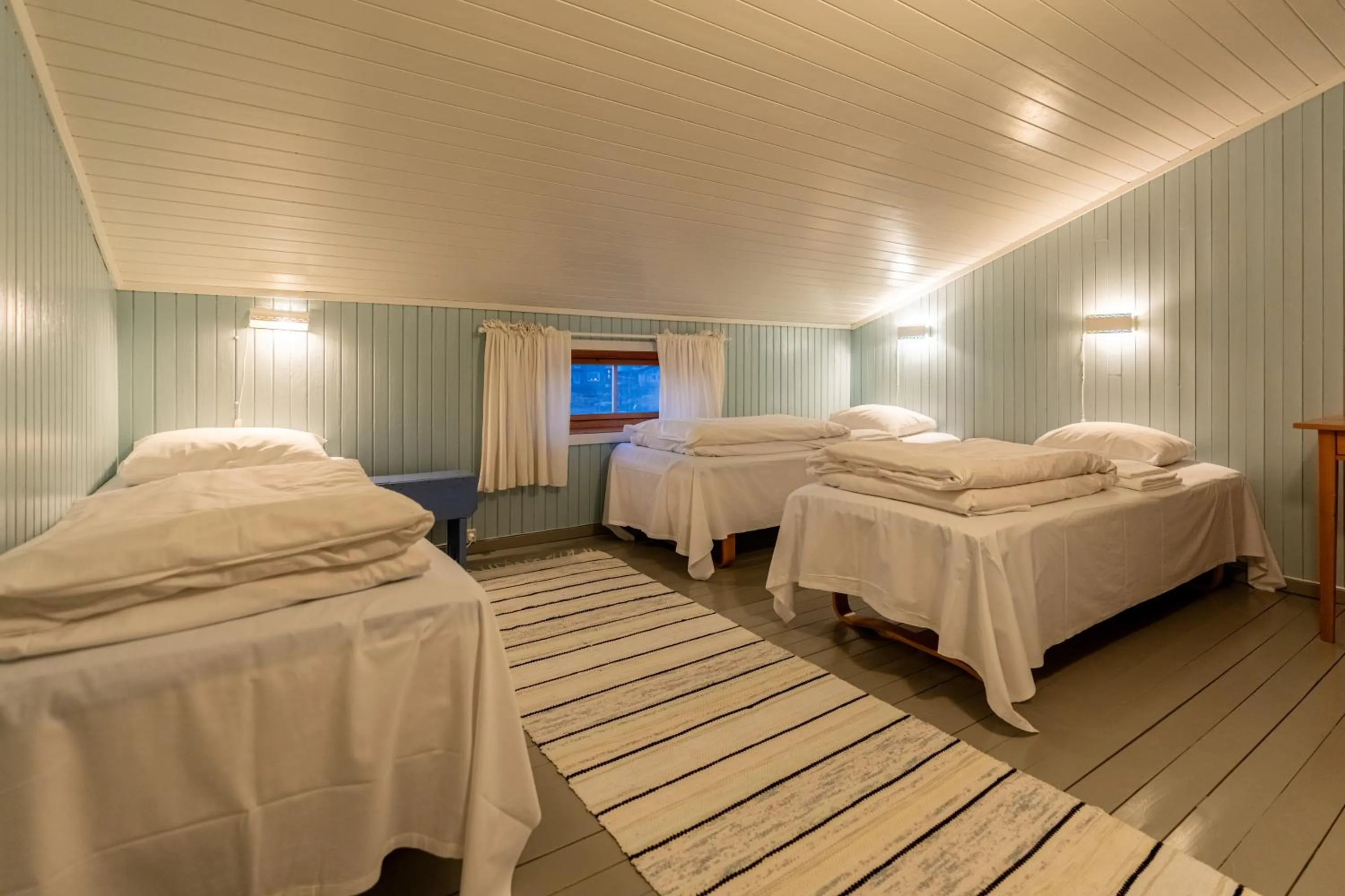 Bedroom, Bed in Henningsvær Rorbuer