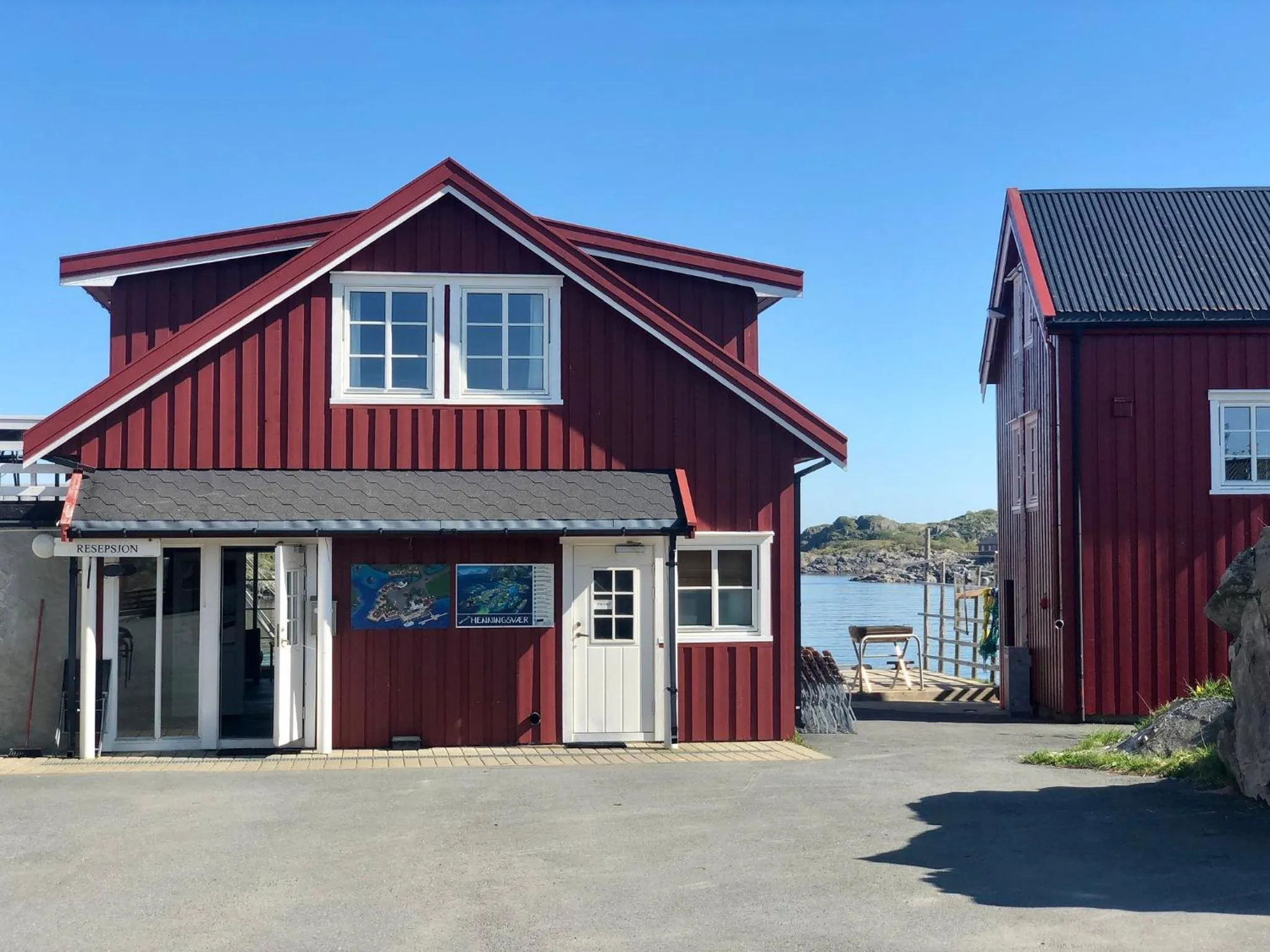 Property building in Henningsvær Rorbuer