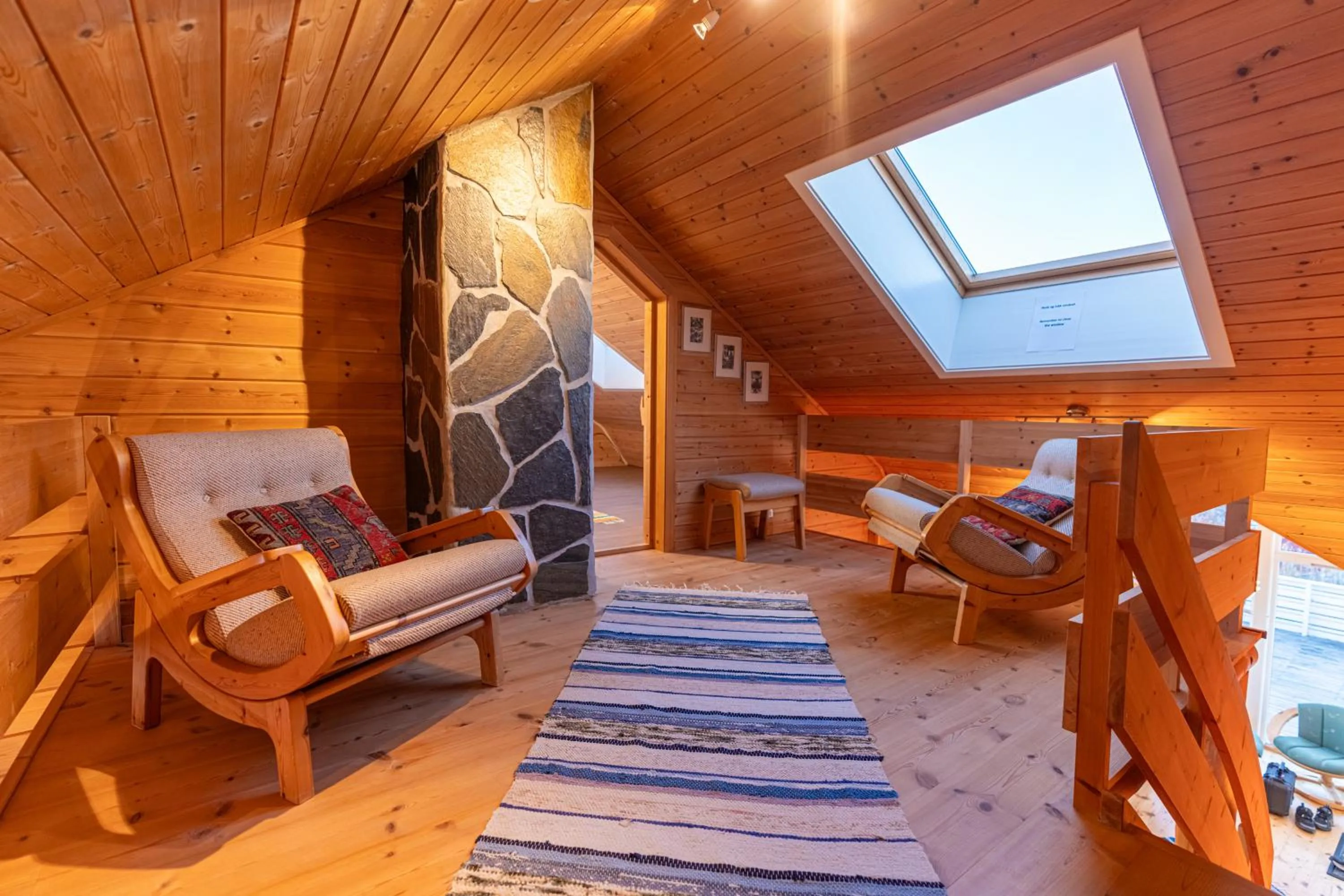 Living room in Henningsvær Rorbuer