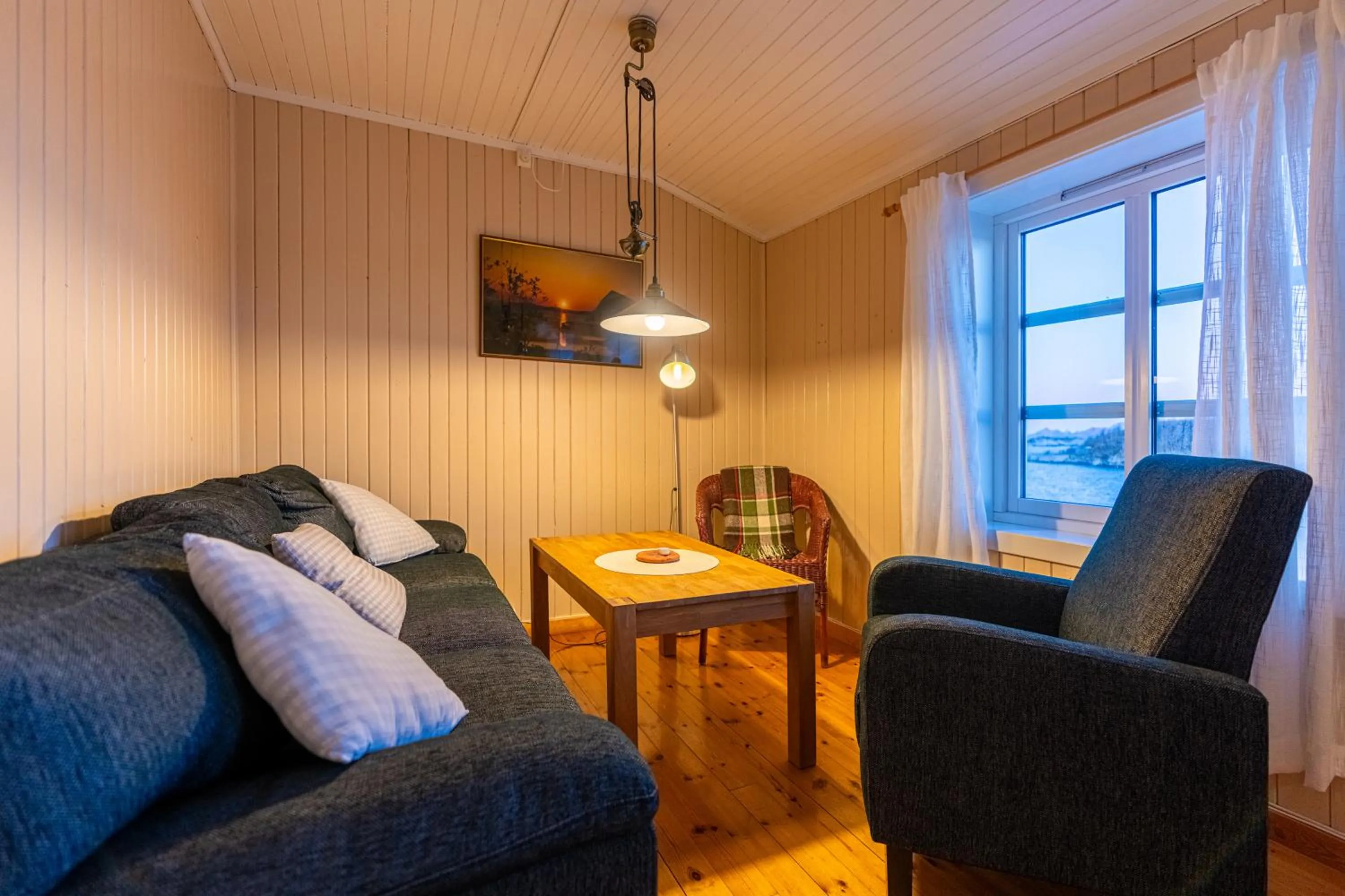 Living room in Henningsvær Rorbuer