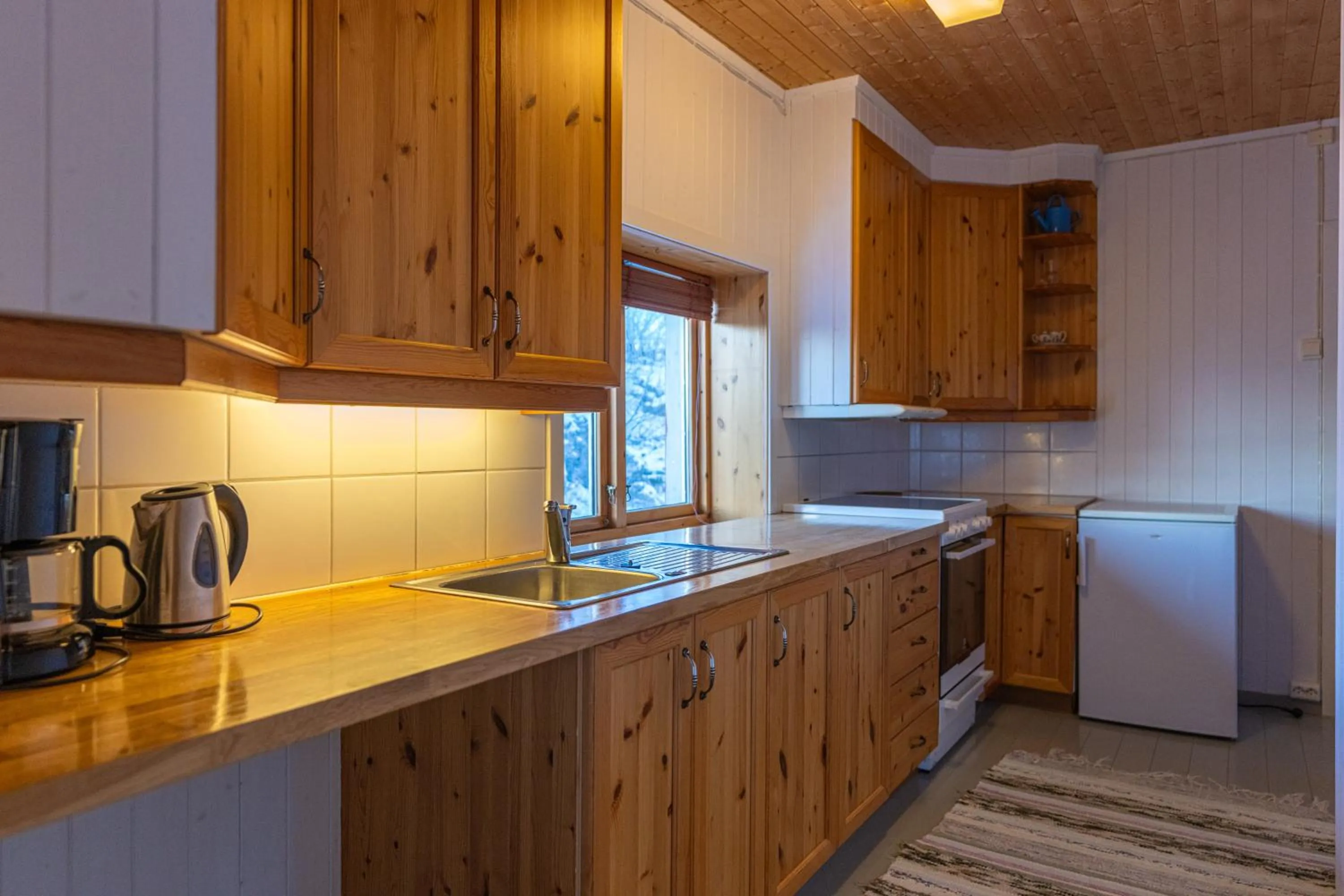 Kitchen or kitchenette in Henningsvær Rorbuer