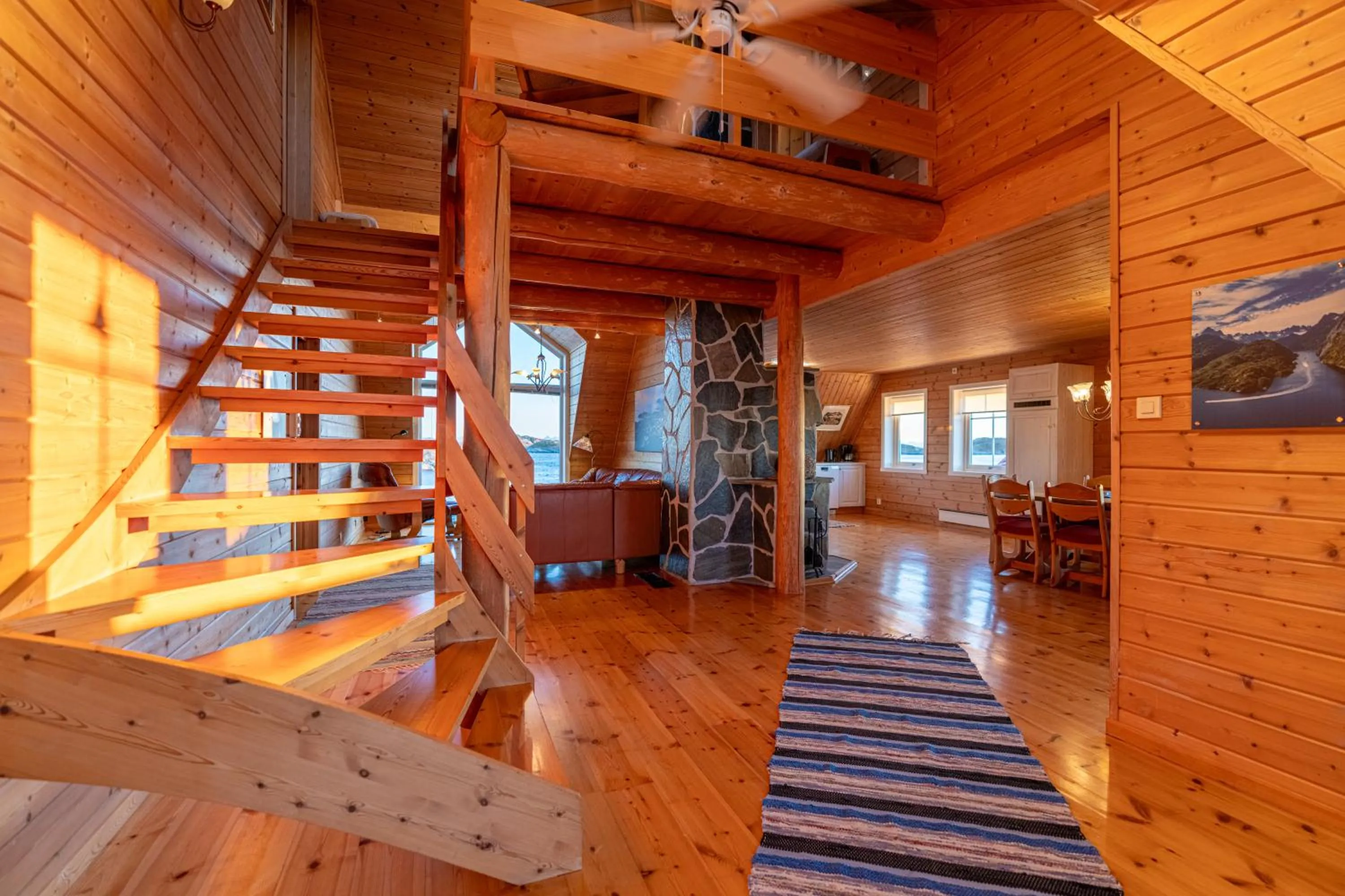 Living room in Henningsvær Rorbuer