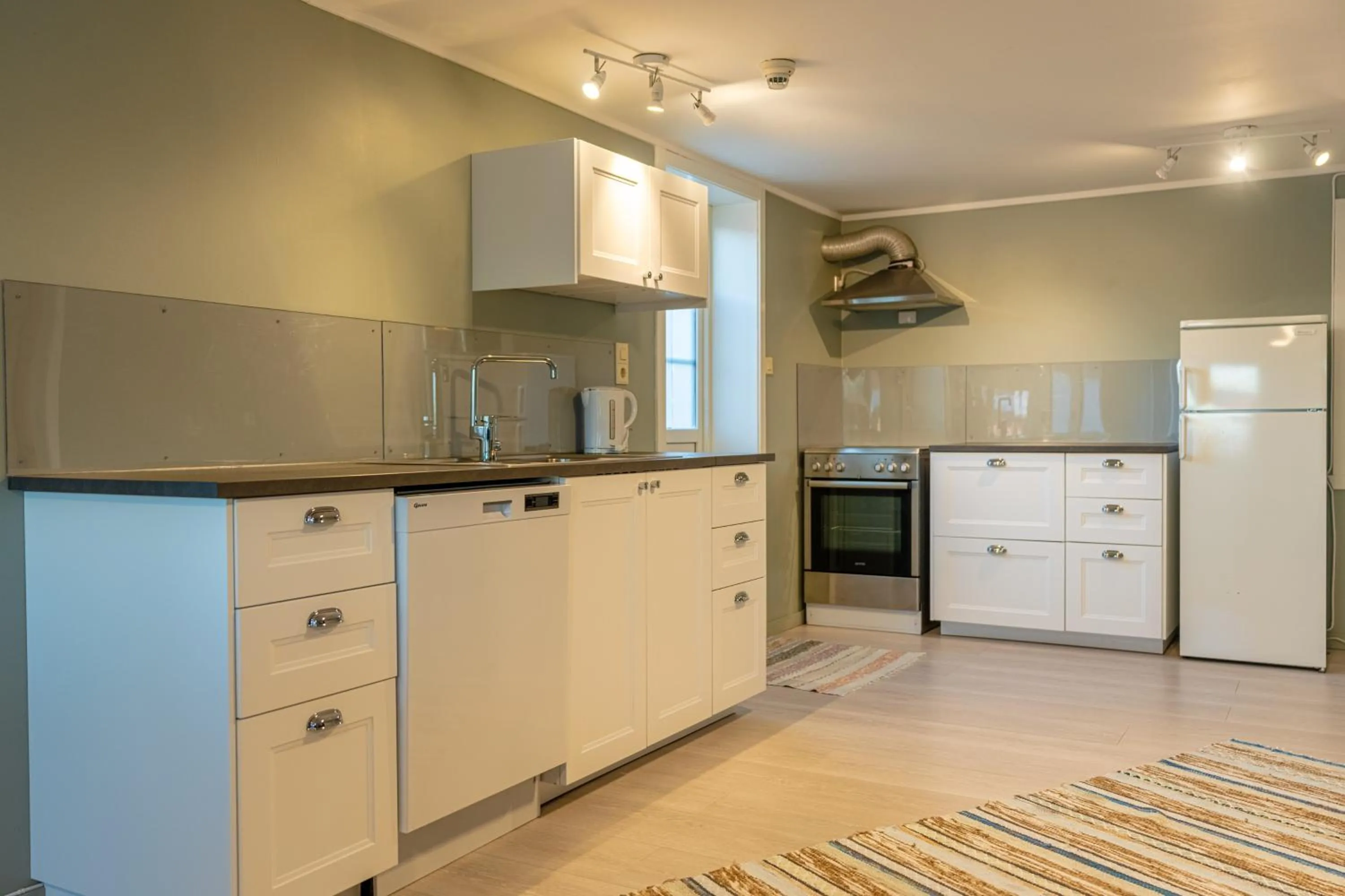 Kitchen or kitchenette in Henningsvær Rorbuer