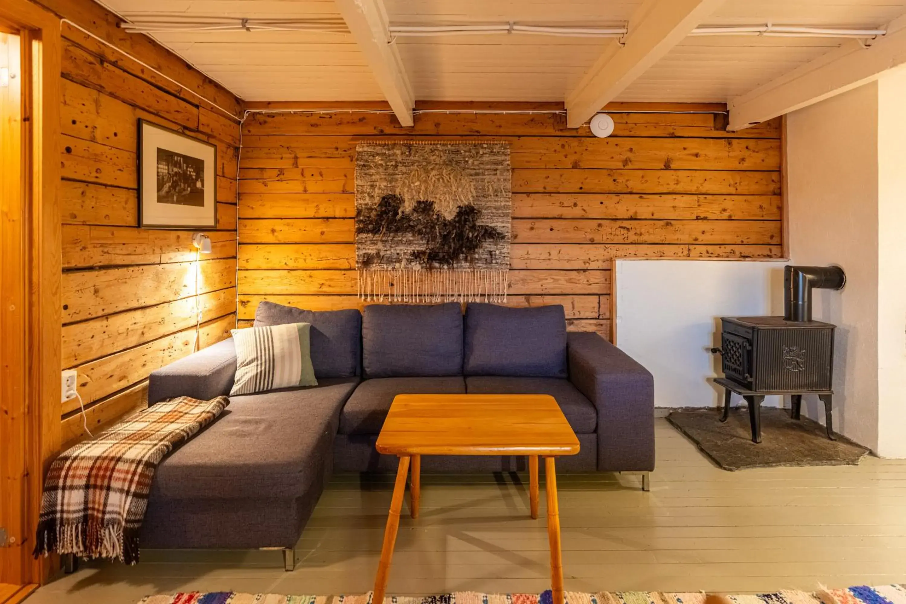 3-Bedroom Rorbu Cabin in Henningsvær Rorbuer 3-Bedroom Rorbu Cabin in Henningsvær Rorbuer