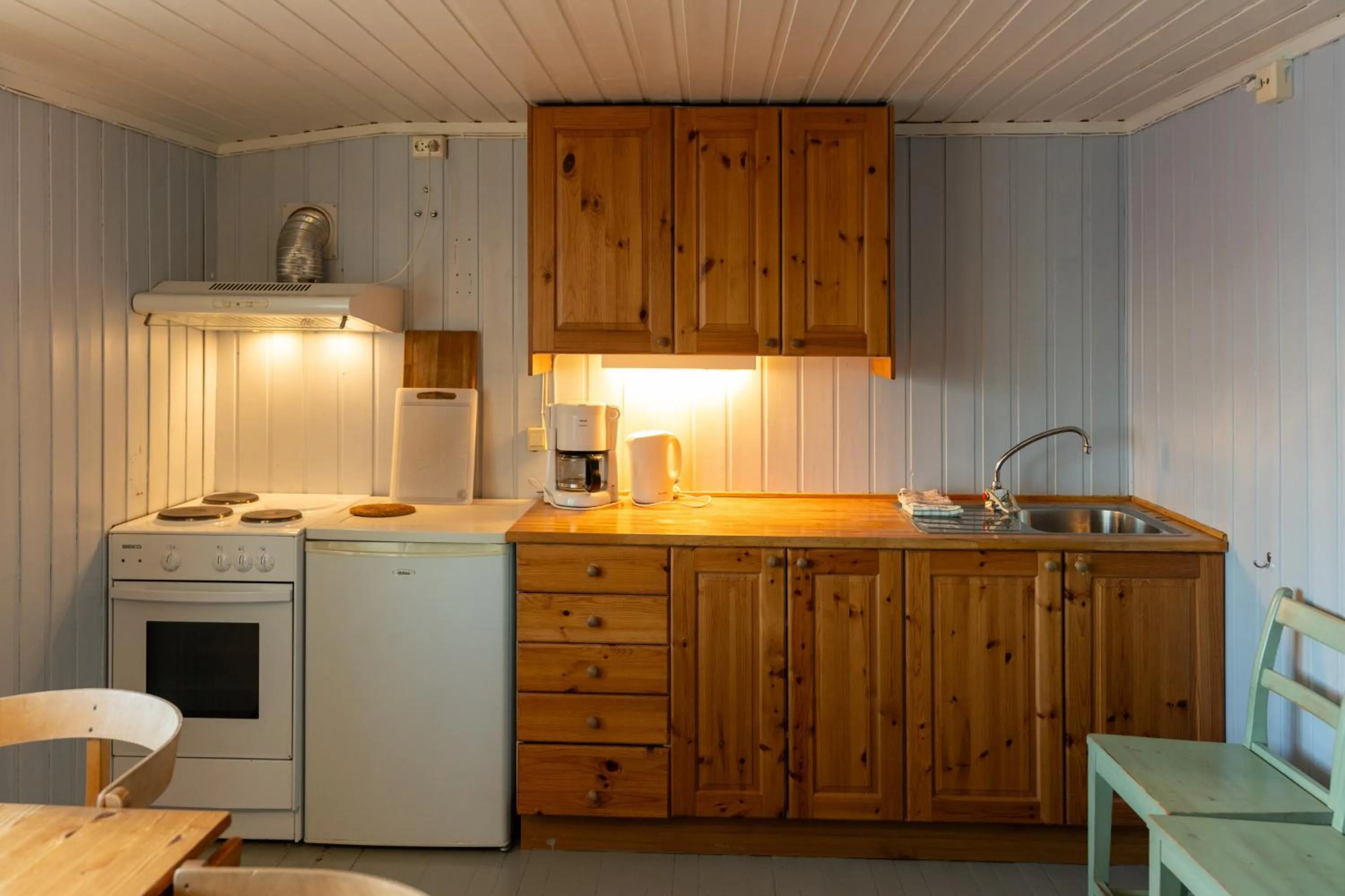 Kitchen or kitchenette in Henningsvær Rorbuer