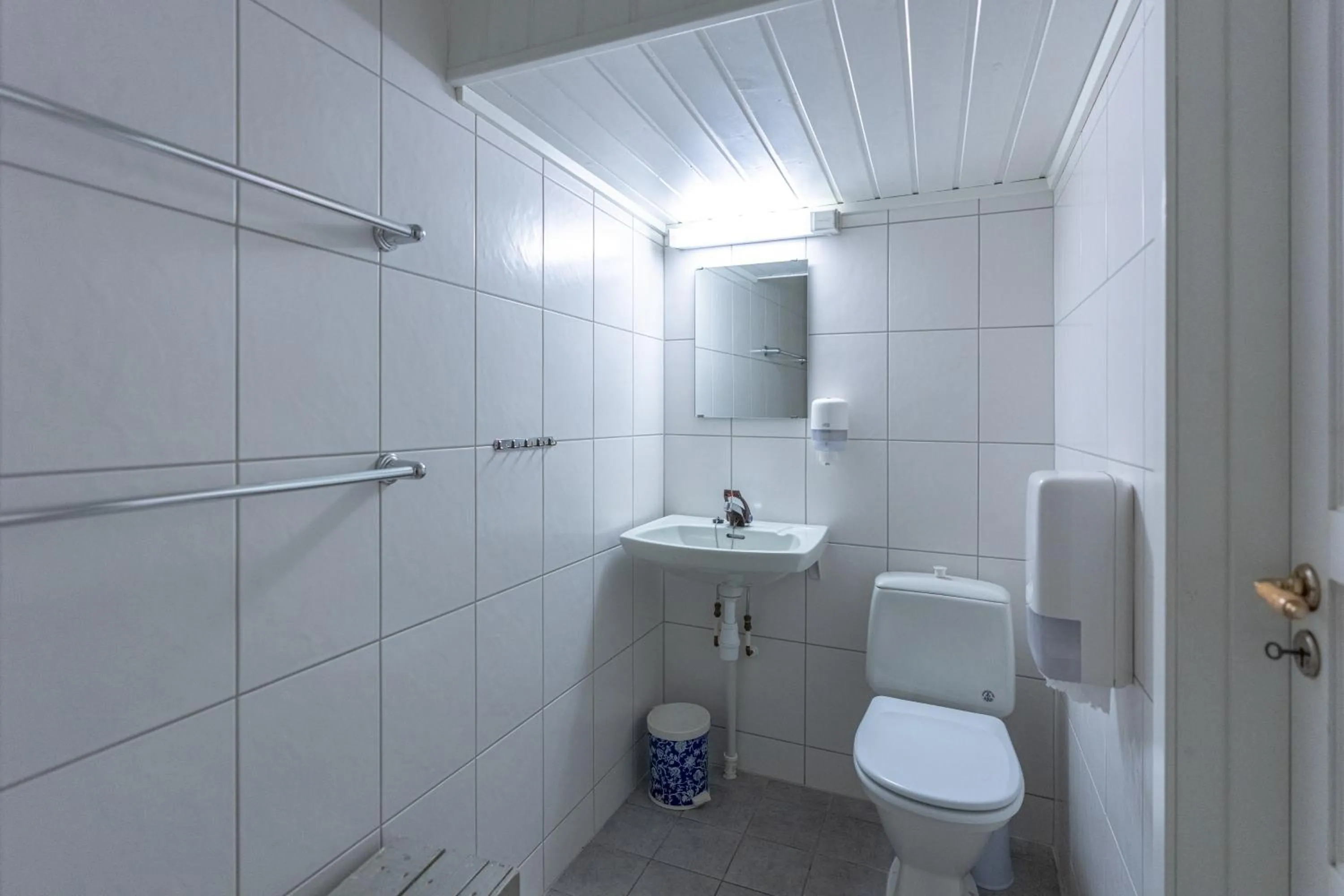 Shower in Henningsvær Rorbuer