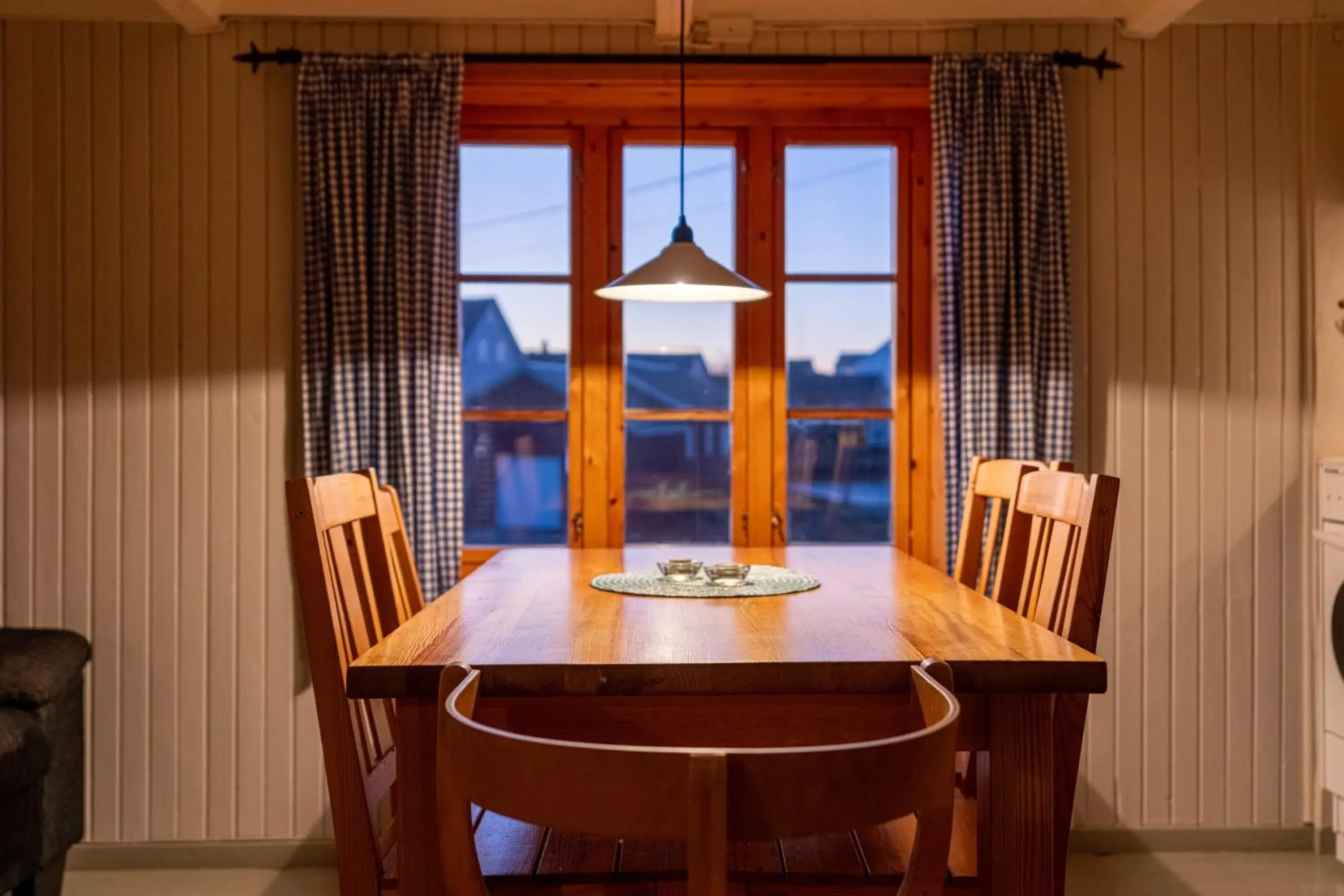 2-Bedroom Rorbu Cabin in Henningsvær Rorbuer 2-Bedroom Rorbu Cabin in Henningsvær Rorbuer