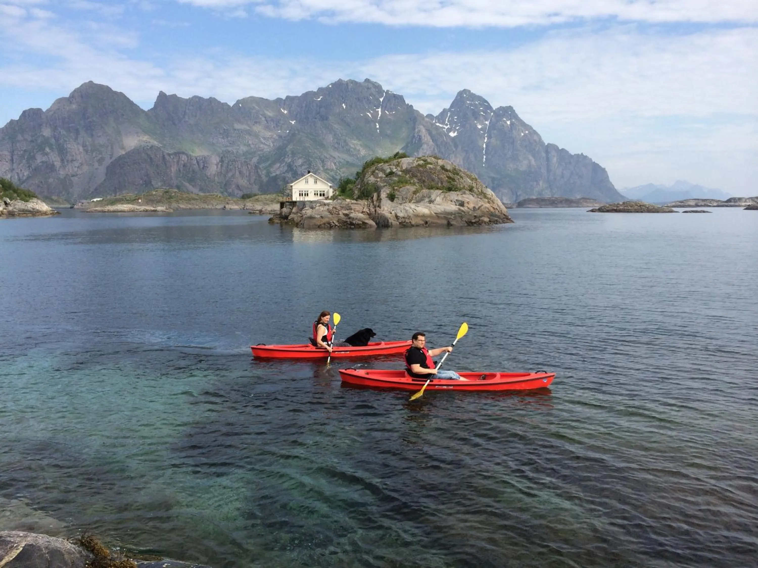 Spring in Henningsvær Rorbuer