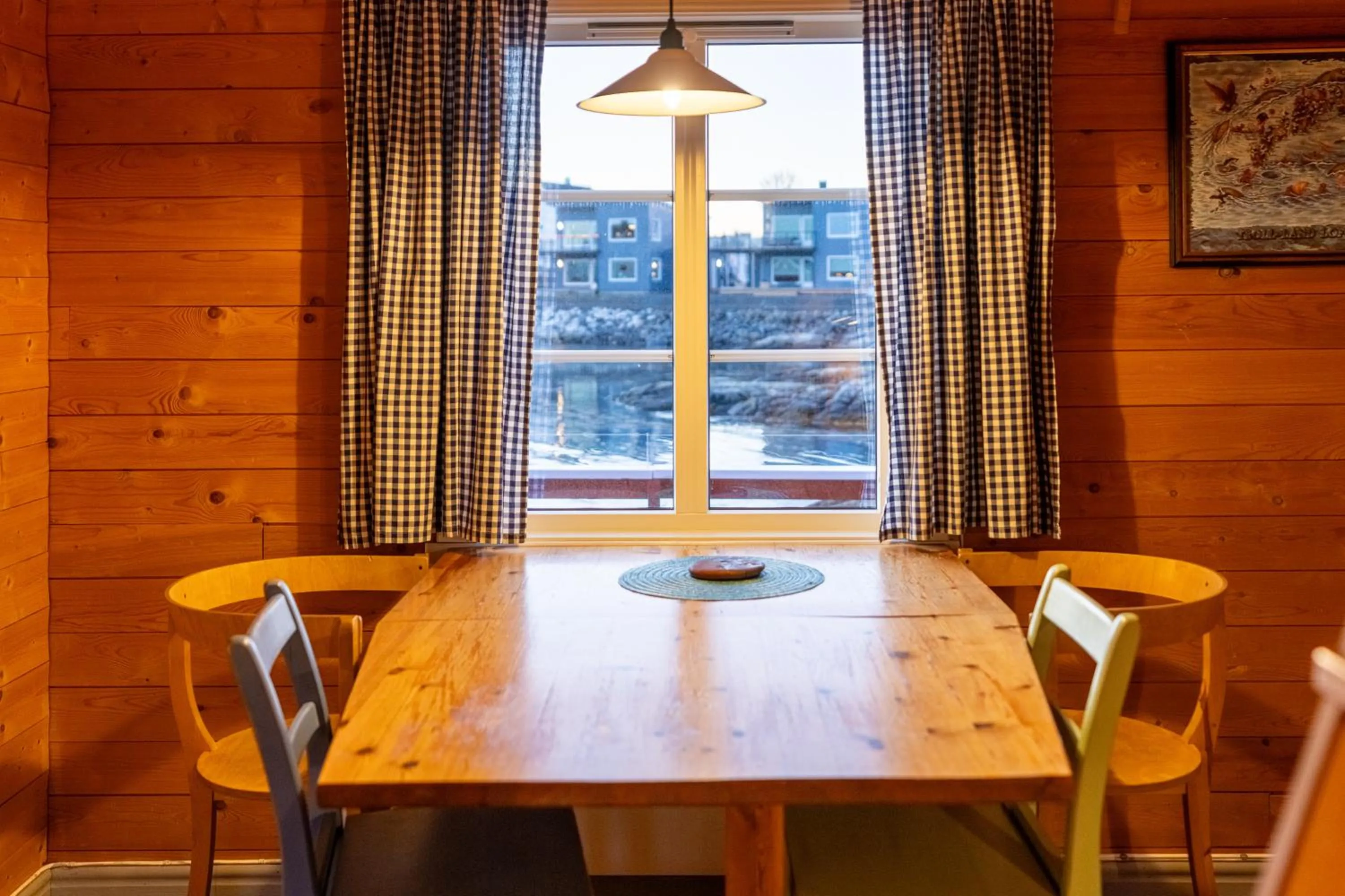 Dining area in Henningsvær Rorbuer