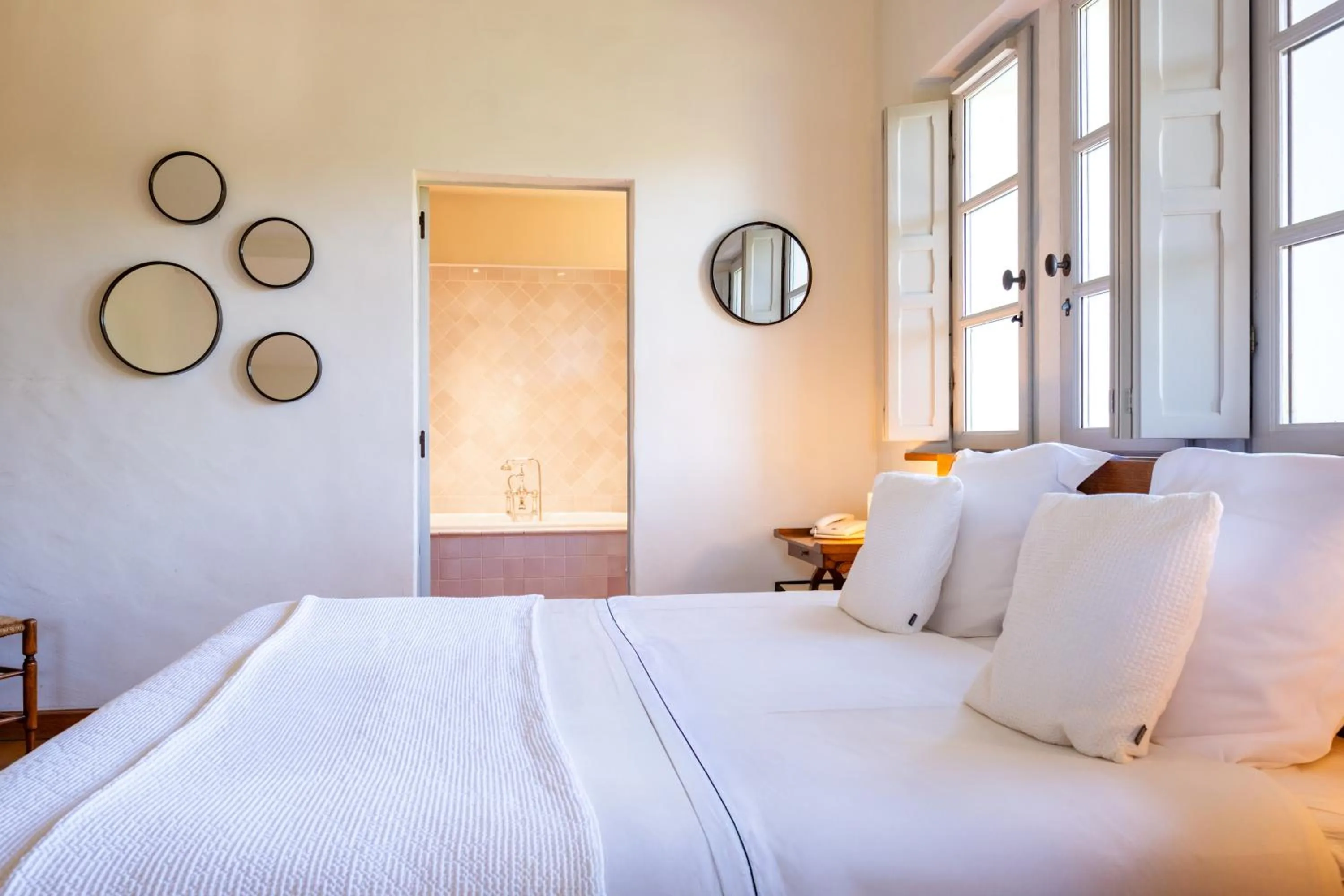 Bedroom, Bed in Auberge Ostapé