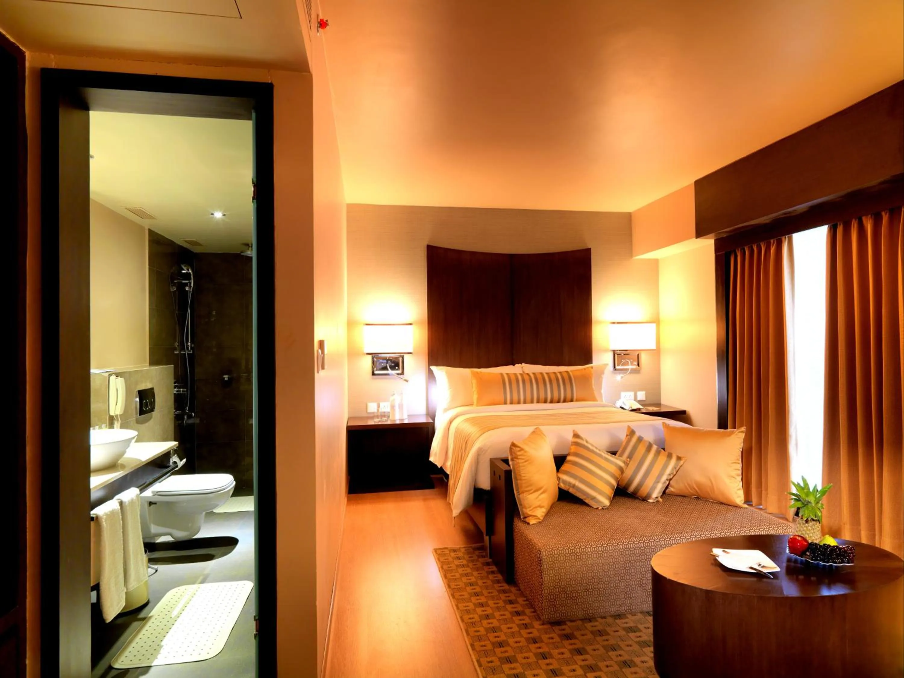 Photo of the whole room, Bed in The Quorum