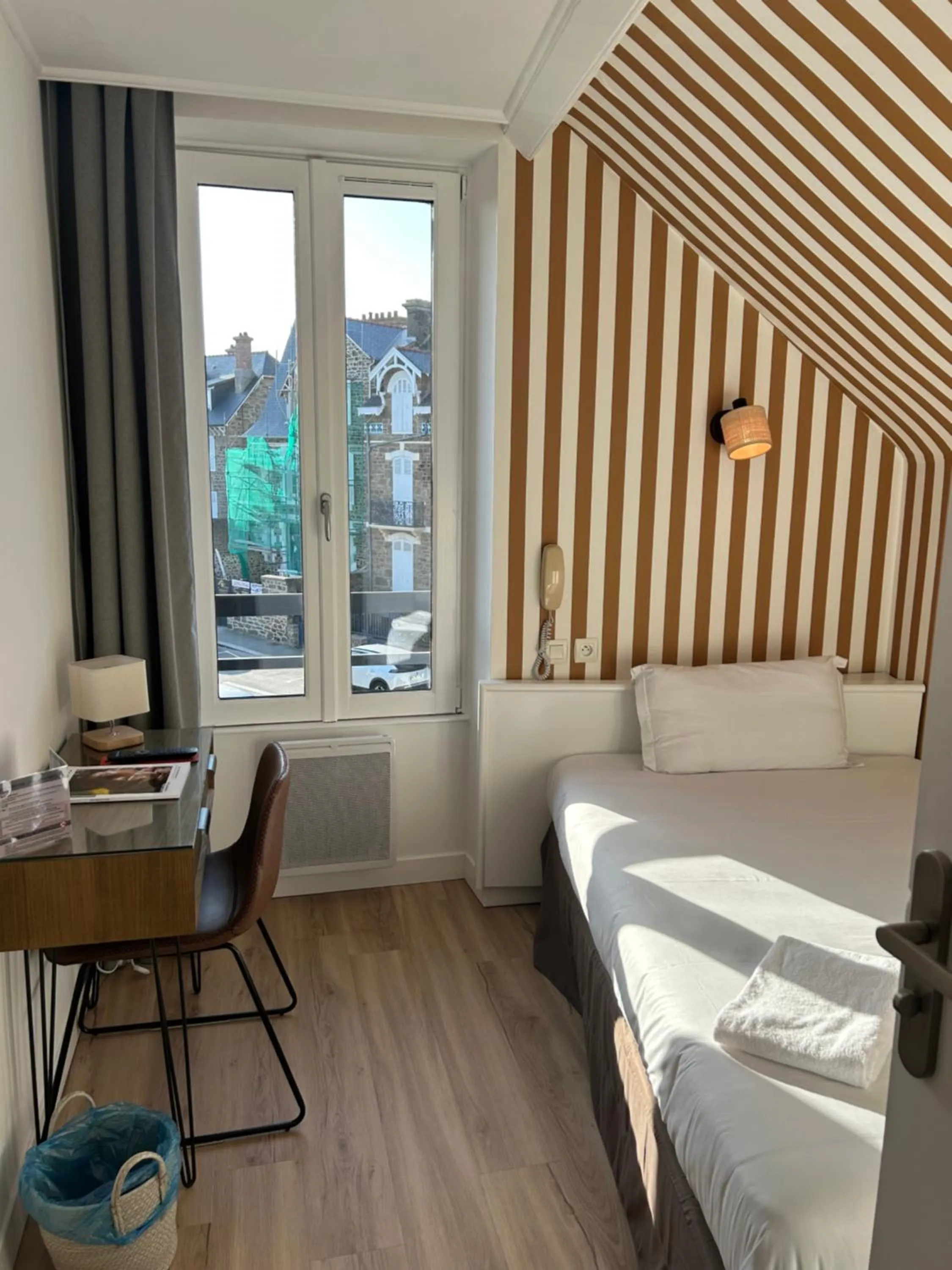 Photo of the whole room, Bed in Hotel Eden