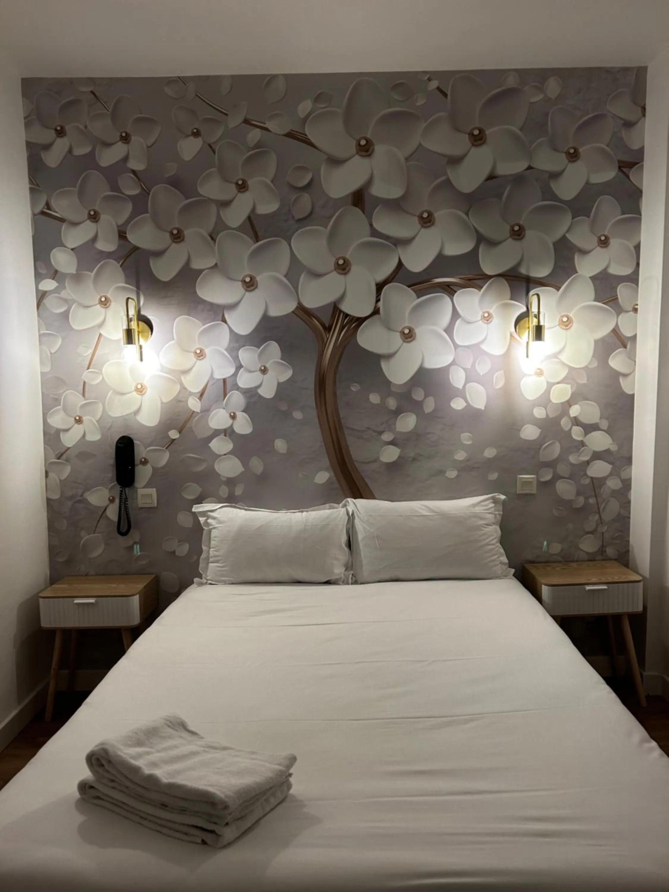 Photo of the whole room, Bed in Hotel Eden