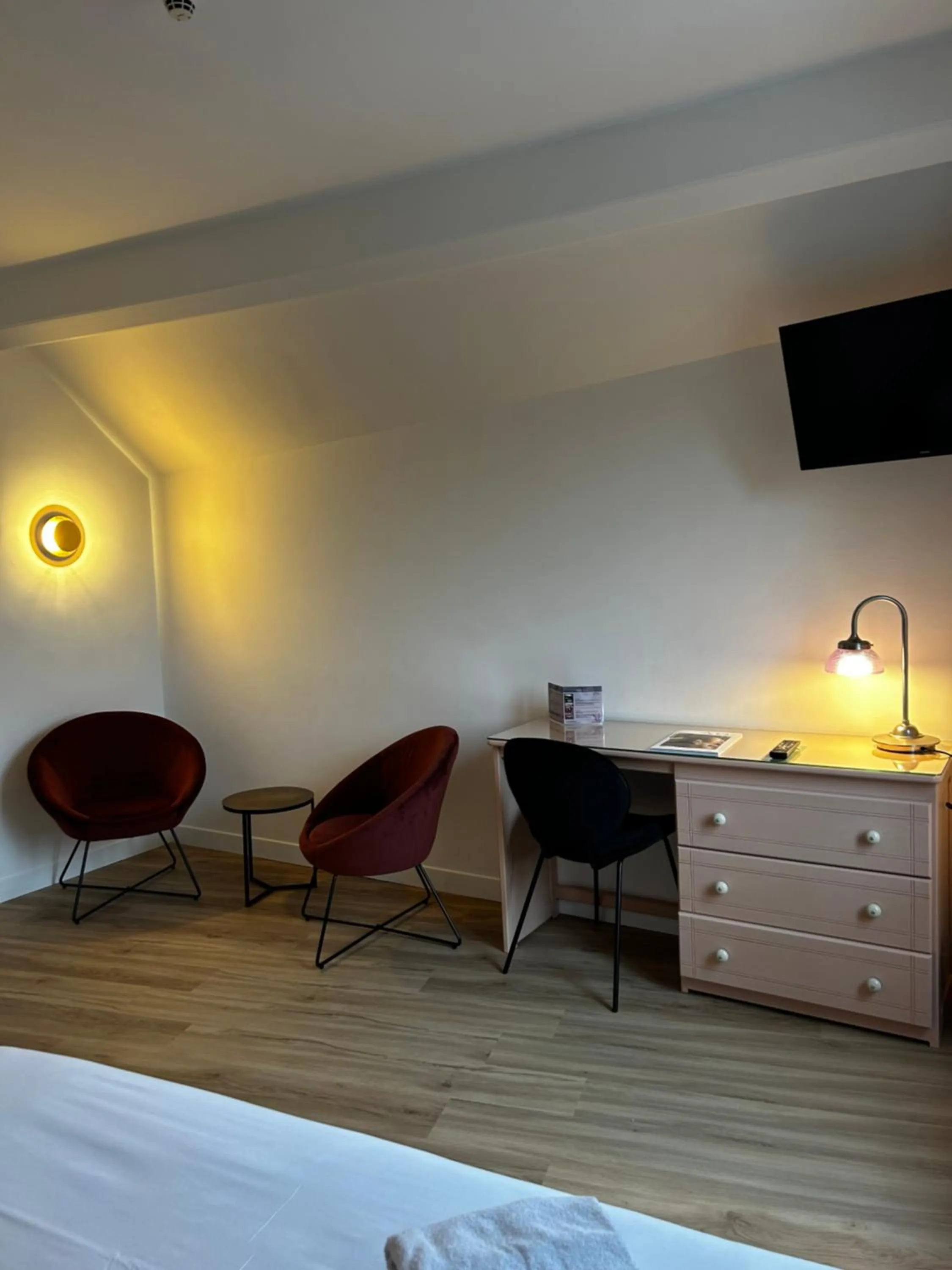 Photo of the whole room, Bed in Hotel Eden