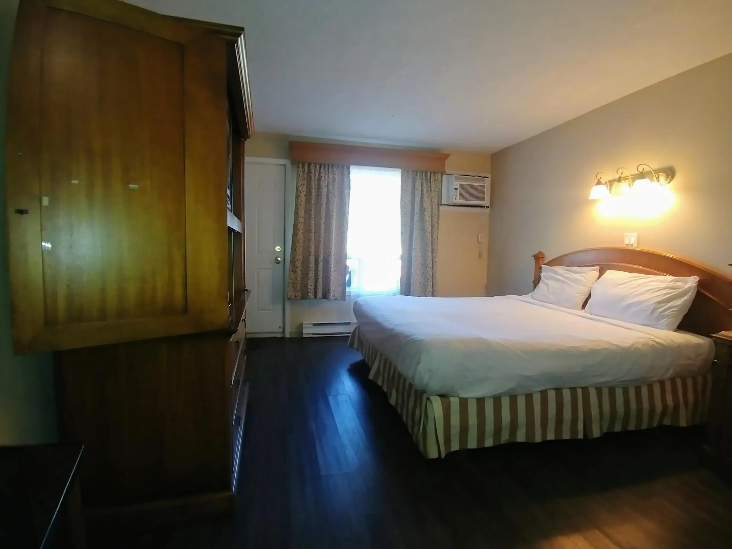 King Room - Non-Smoking in Hotel Motel Granby King Room - Non-Smoking in Hotel Motel Granby