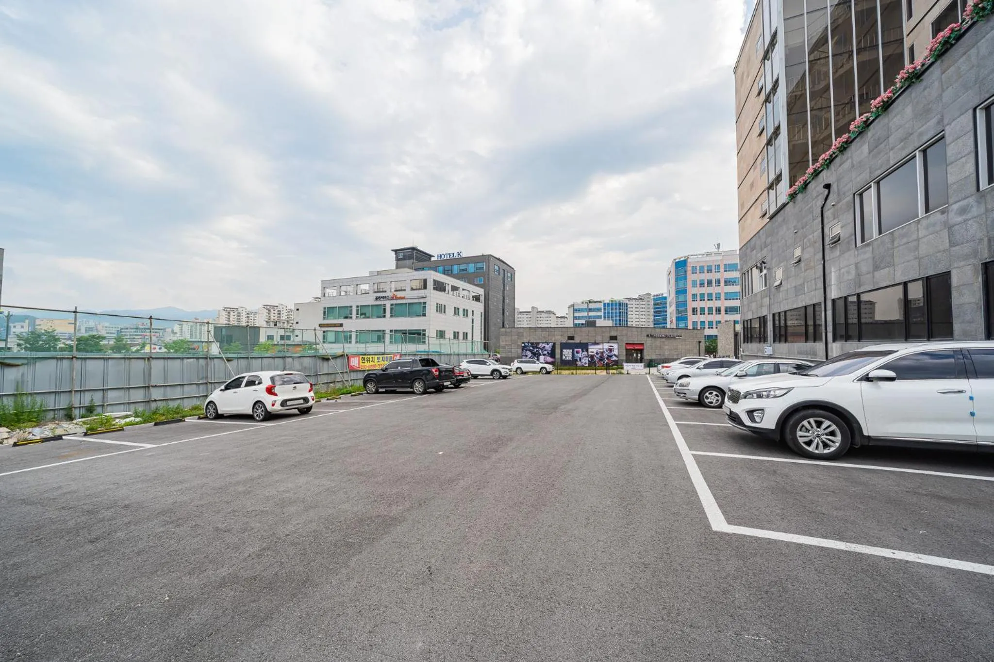 Property building in Benikea Hotel Bizinn