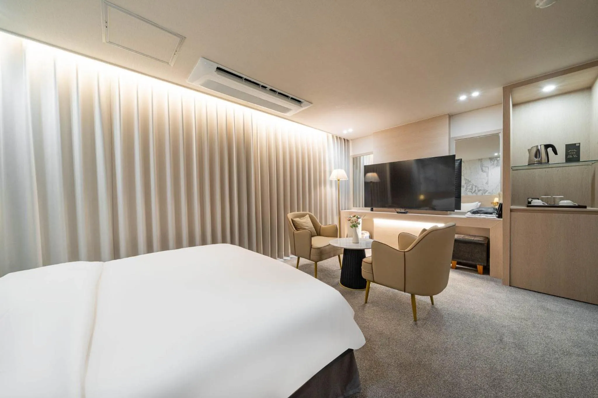 Bed in Benikea Hotel Bizinn