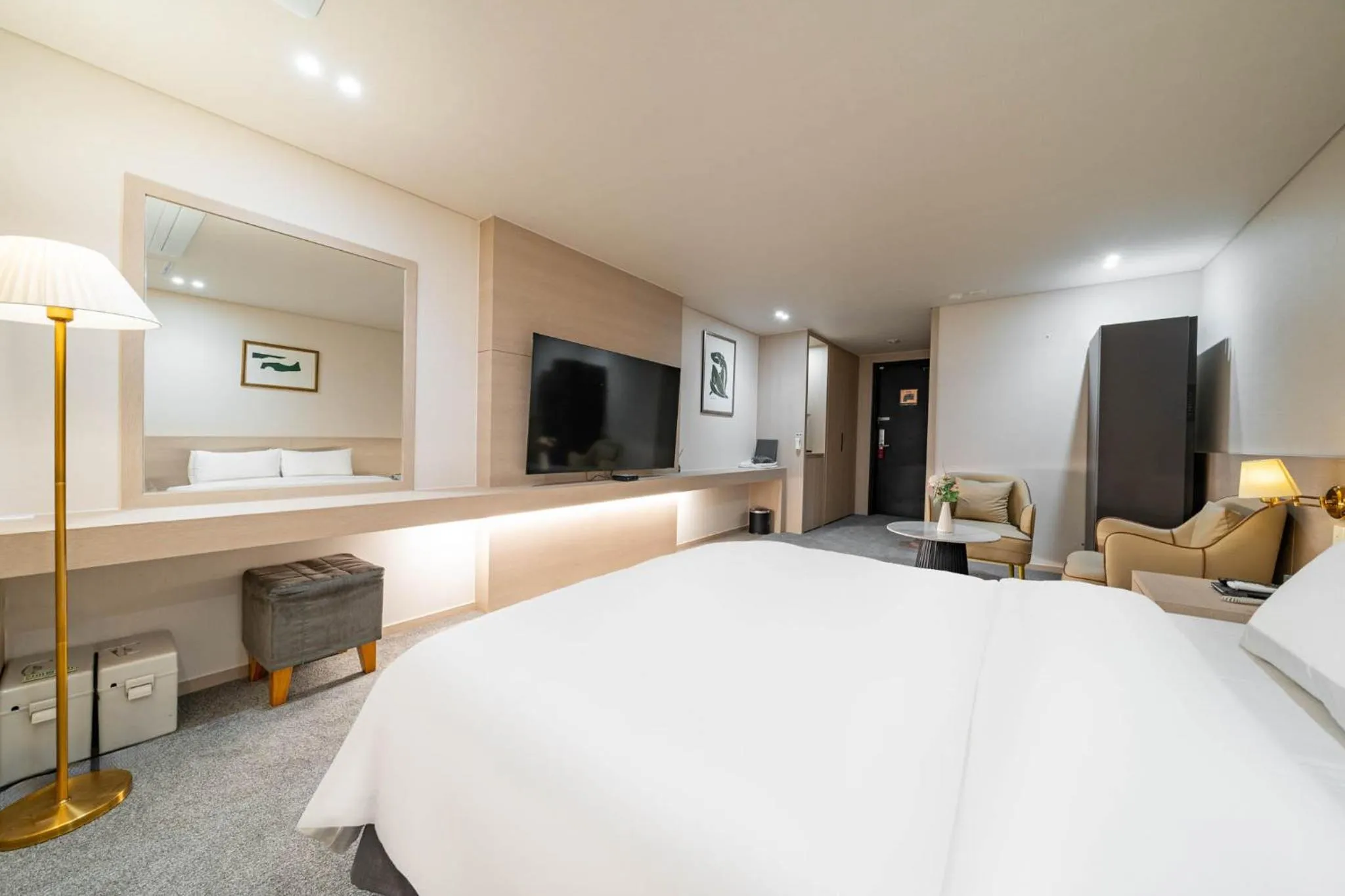 Bed in Benikea Hotel Bizinn