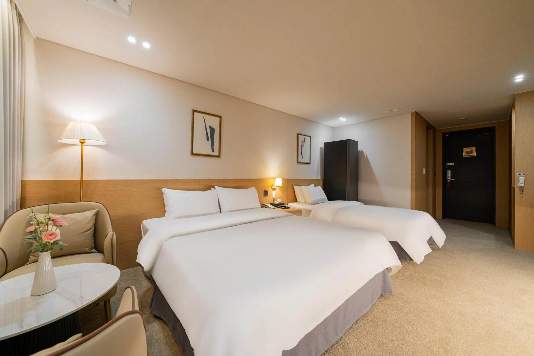 Bed in Benikea Hotel Bizinn