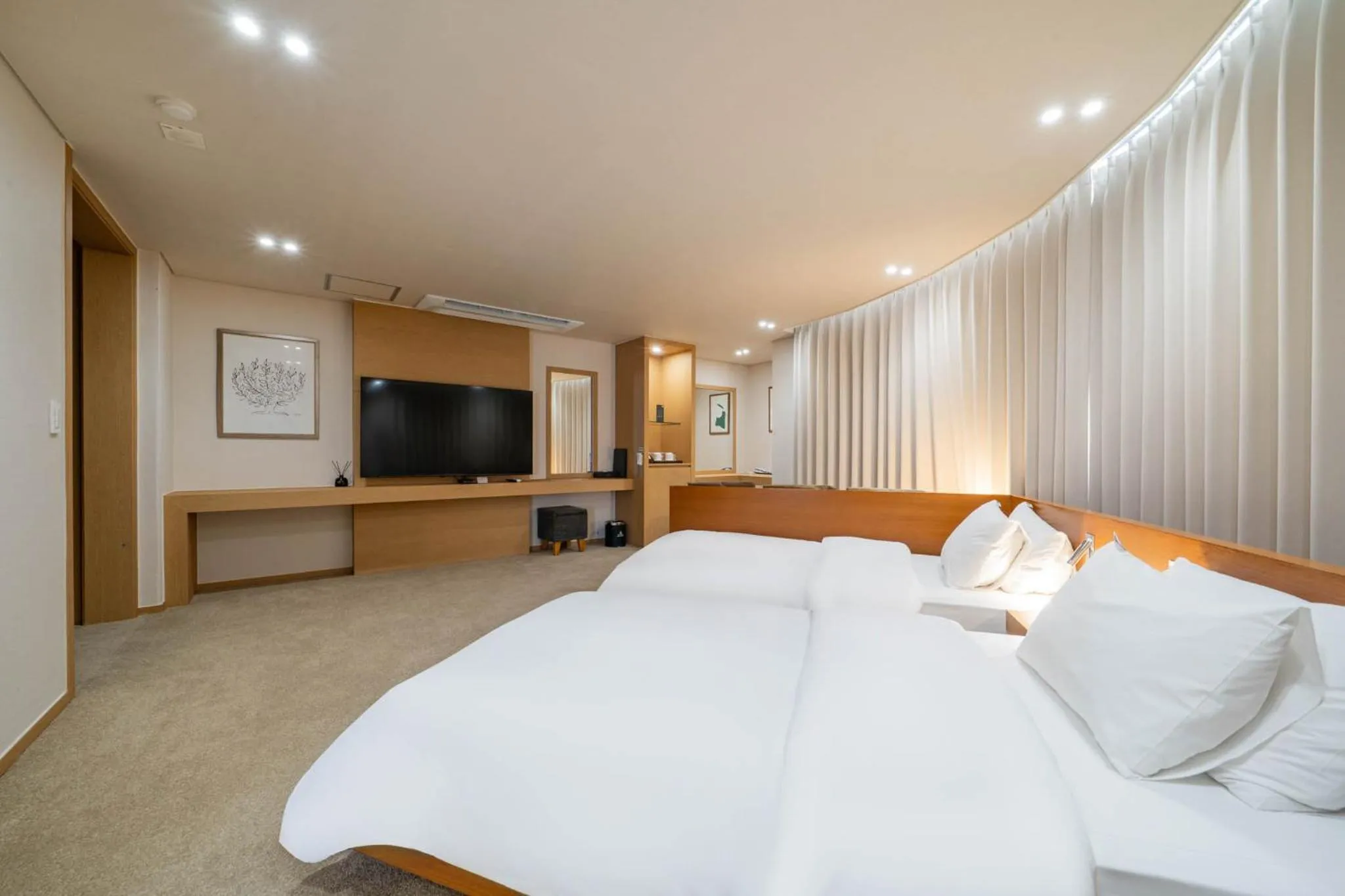 Bed in Benikea Hotel Bizinn