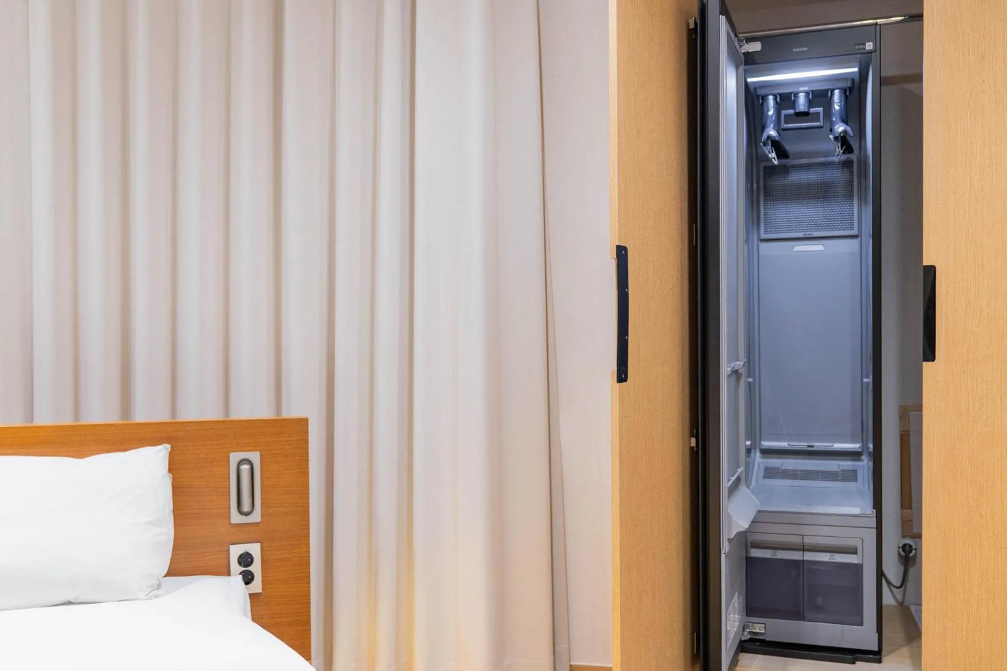 Bed in Benikea Hotel Bizinn