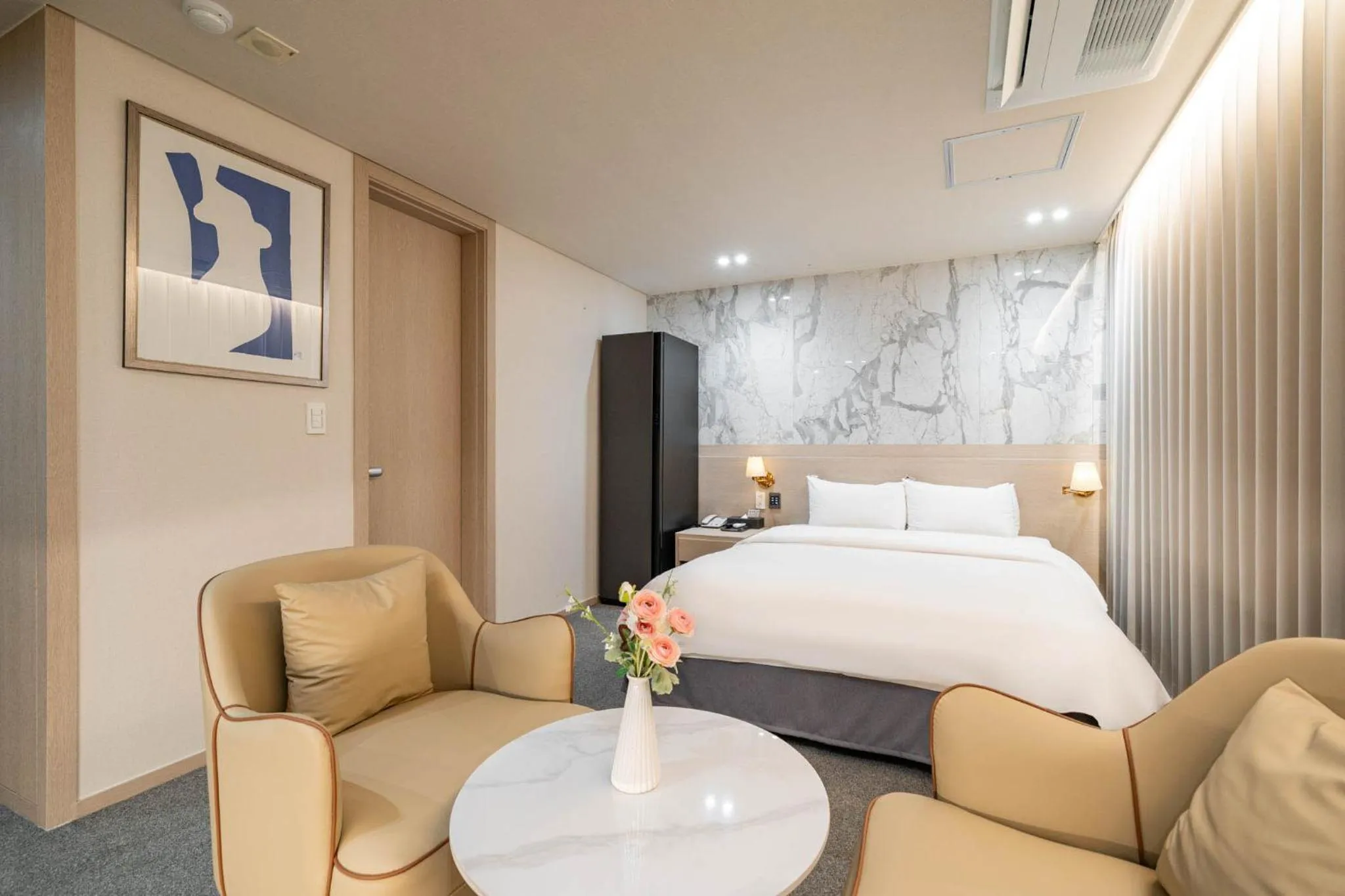 Bed in Benikea Hotel Bizinn